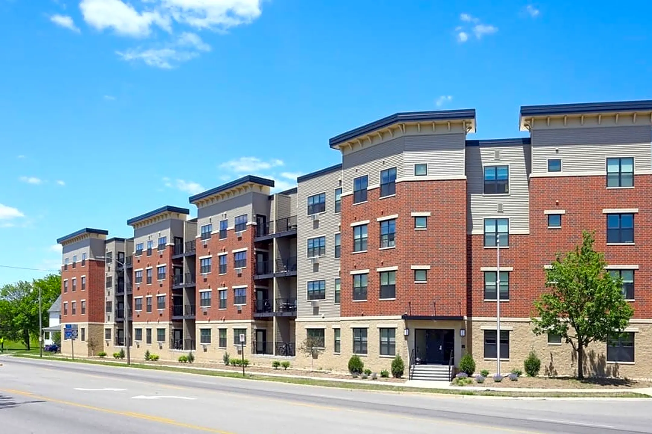 Kingston Village Apartments - Cedar Rapids, IA 52404