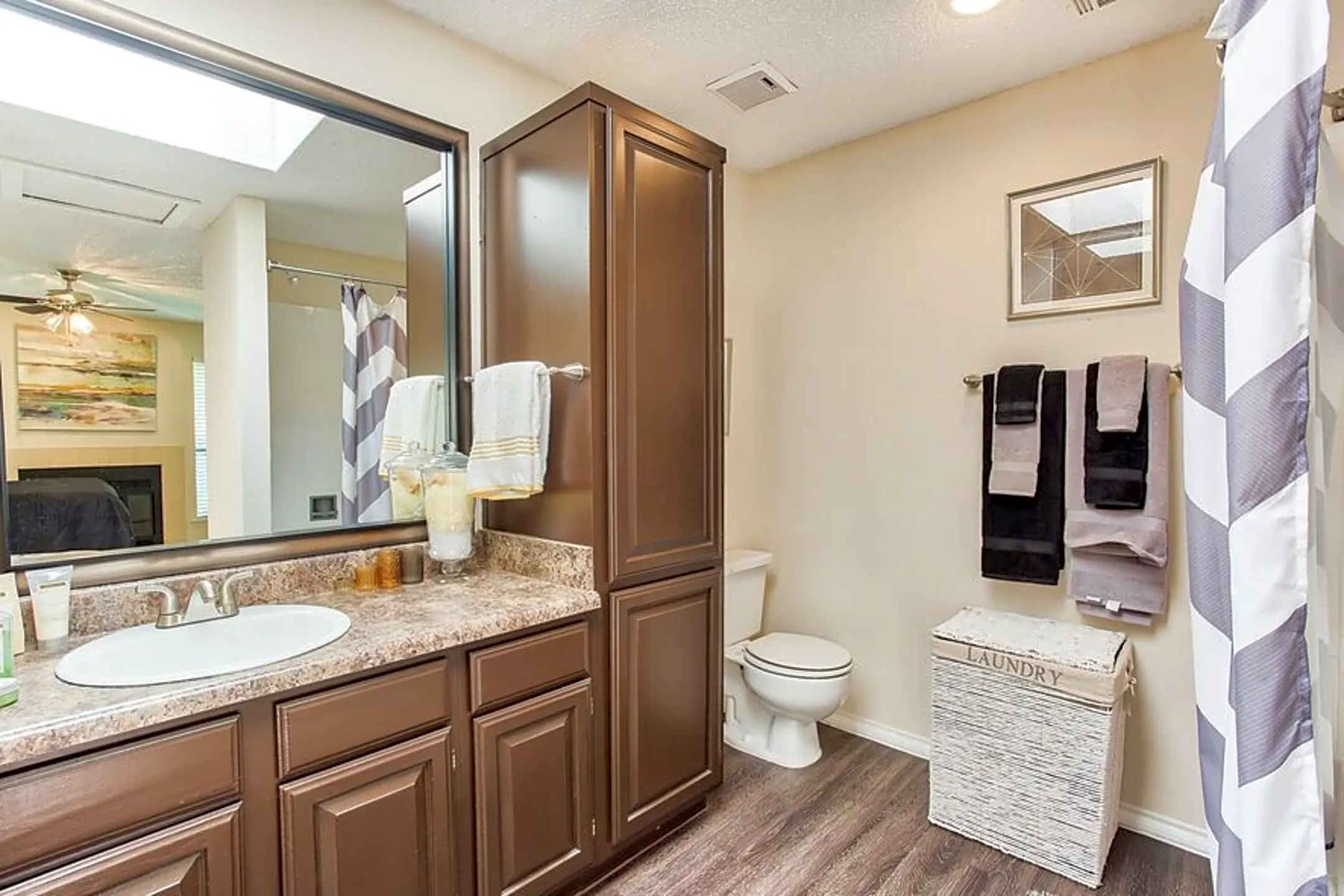 427 E Harwood Rd 427 E Harwood Rd unit 000 Euless, TX Townhomes for