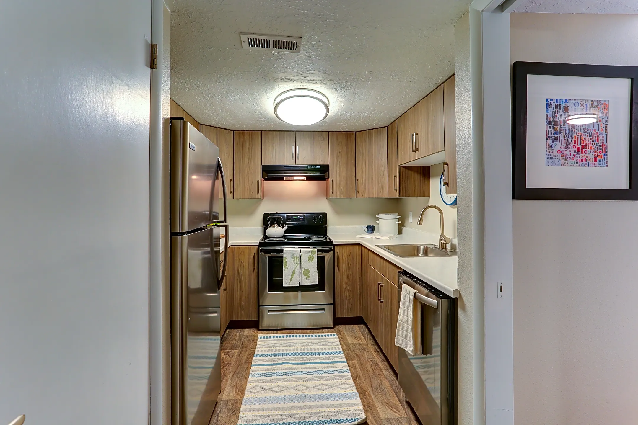 Kitchen - Clover Creek Apartments - Salt Lake City, UT
