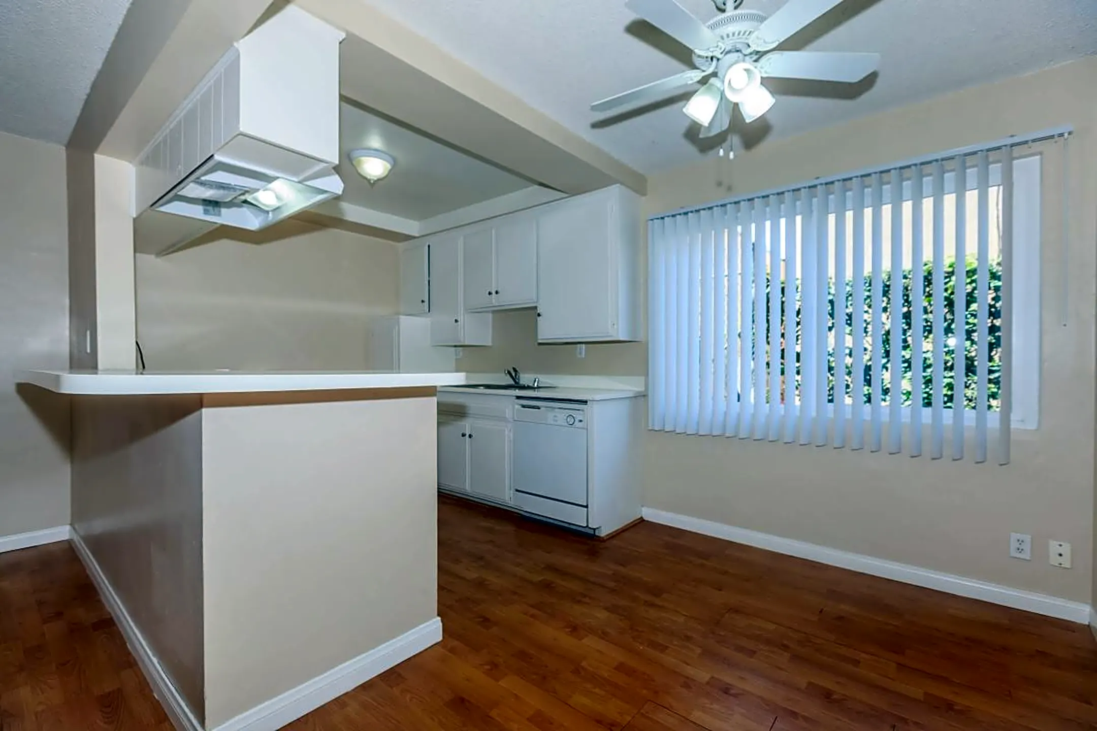 Mona Lisa Apartments 5132 San Gabriel Pl Pico Rivera, CA Apartments