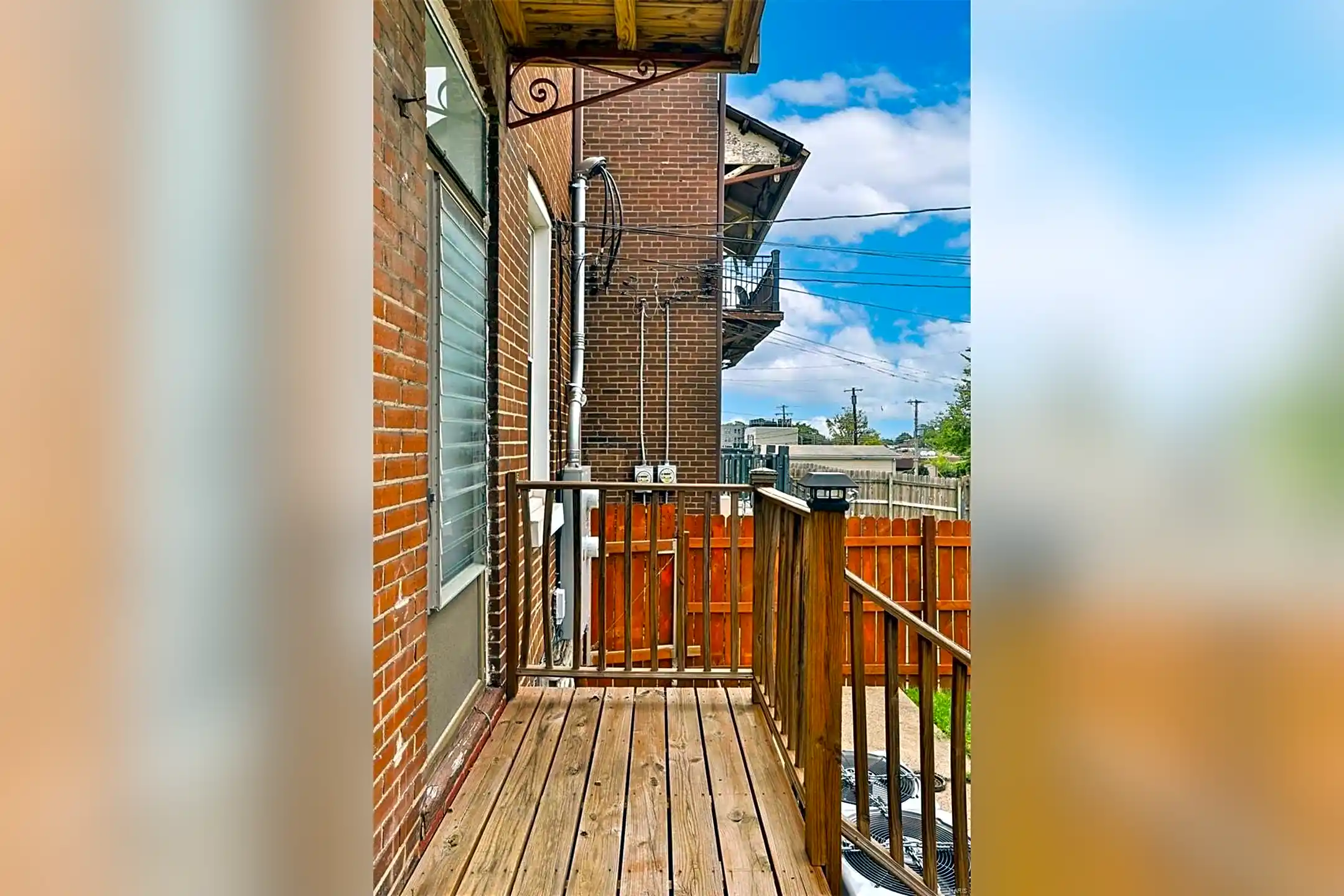 Patio / Deck - 1850-1852 Russell Blvd - Saint Louis, MO