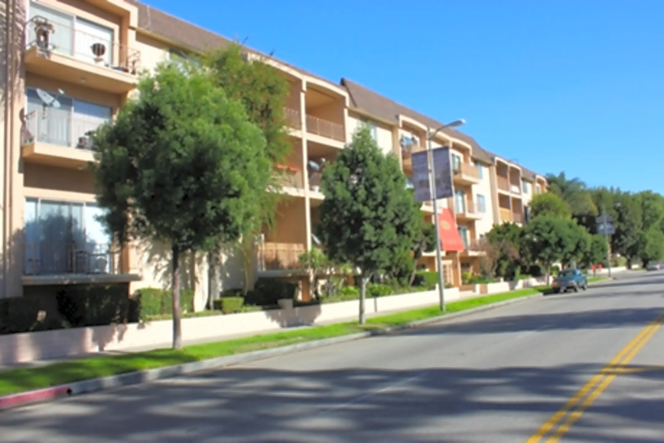 Toluca Plaza Apartments 10311 Riverside Dr Toluca Lake, CA for Rent