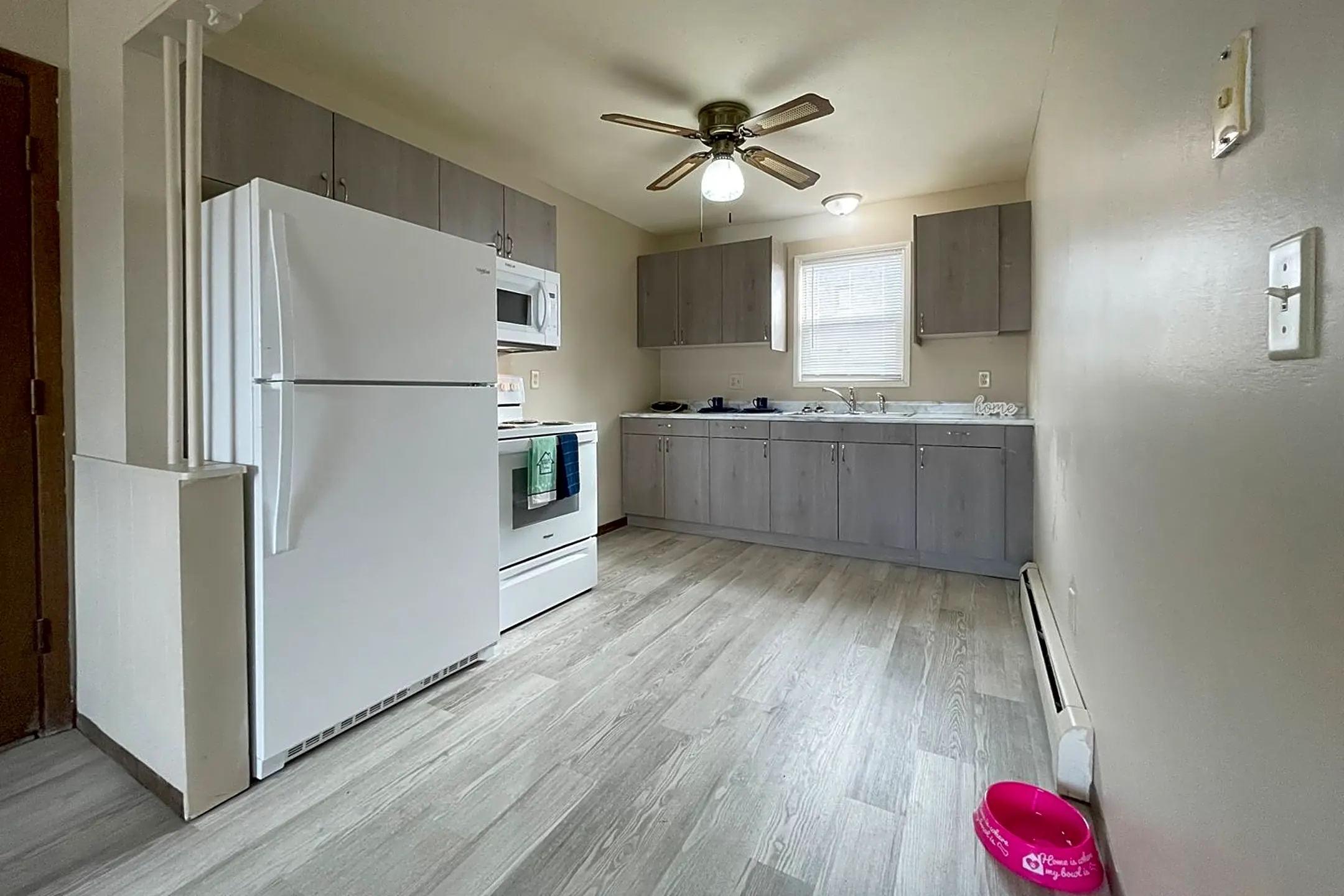 Twin Villas Great SE Location! Pet Friendly, Free WiFi! Heat Paid