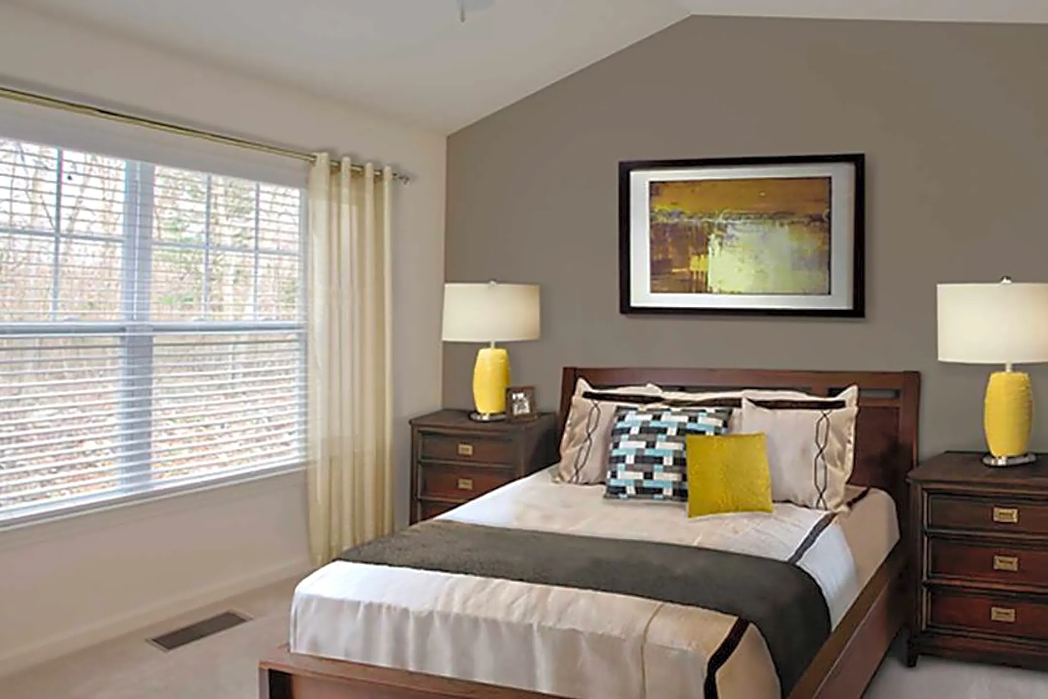 Bedroom - White Oaks At Wilton - Wilton, CT