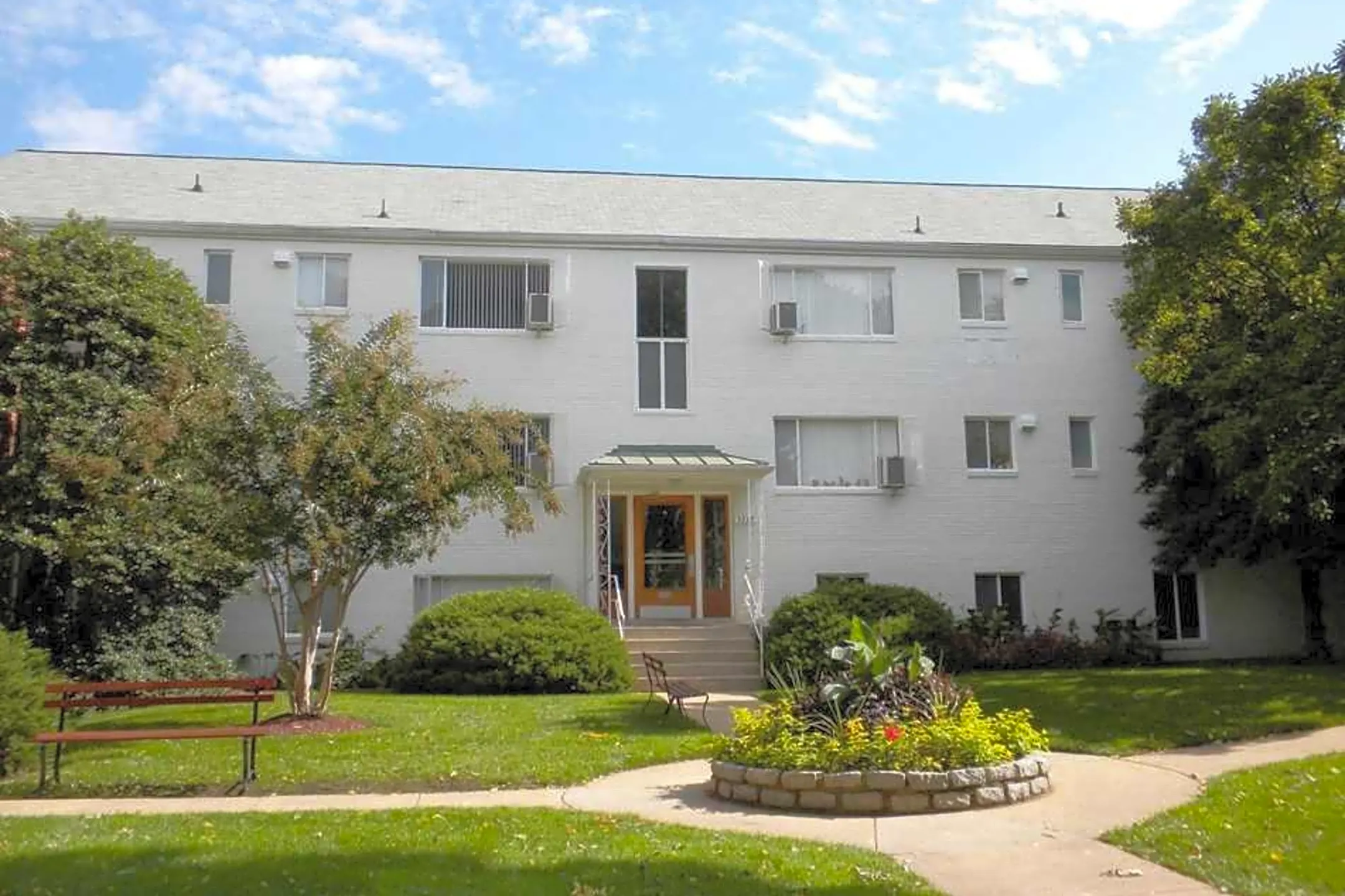 Oakland Apartments - Arlington, VA