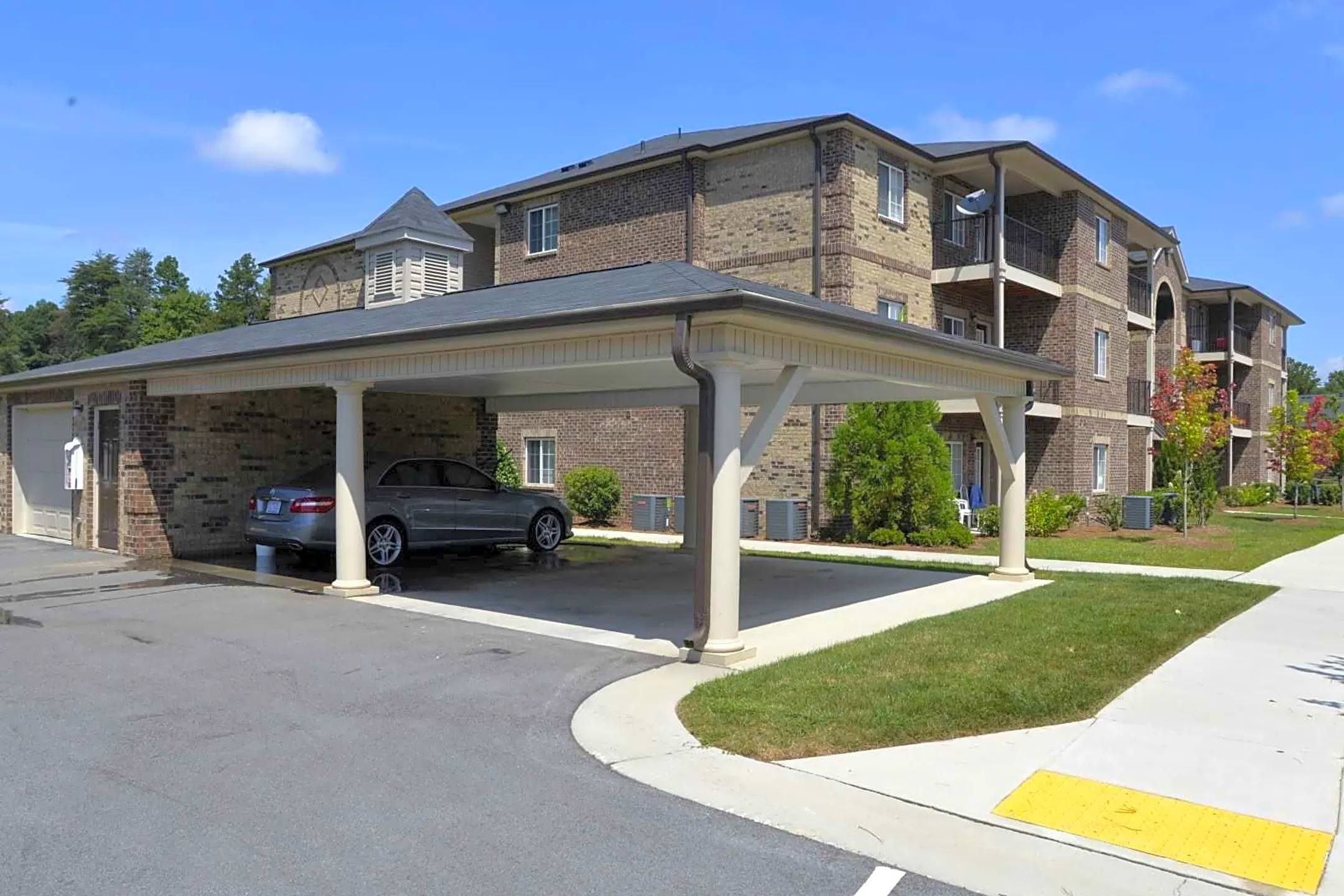 Hayleigh Village Apartments - 4020 Eight Belles Ln | Greensboro, NC for ...