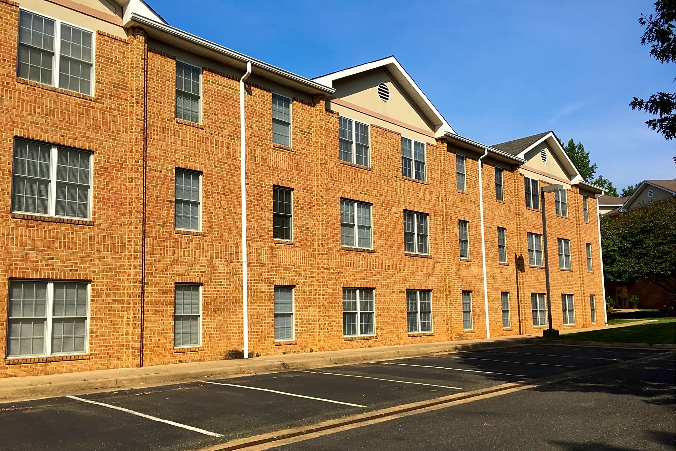 The Oaks - Senior 55 & Older Apartments - Warrenton, VA 20186