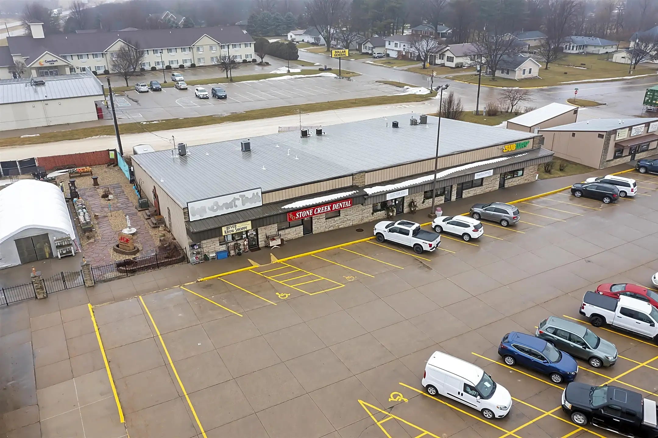 613 16th Ave SE - Dyersville, IA