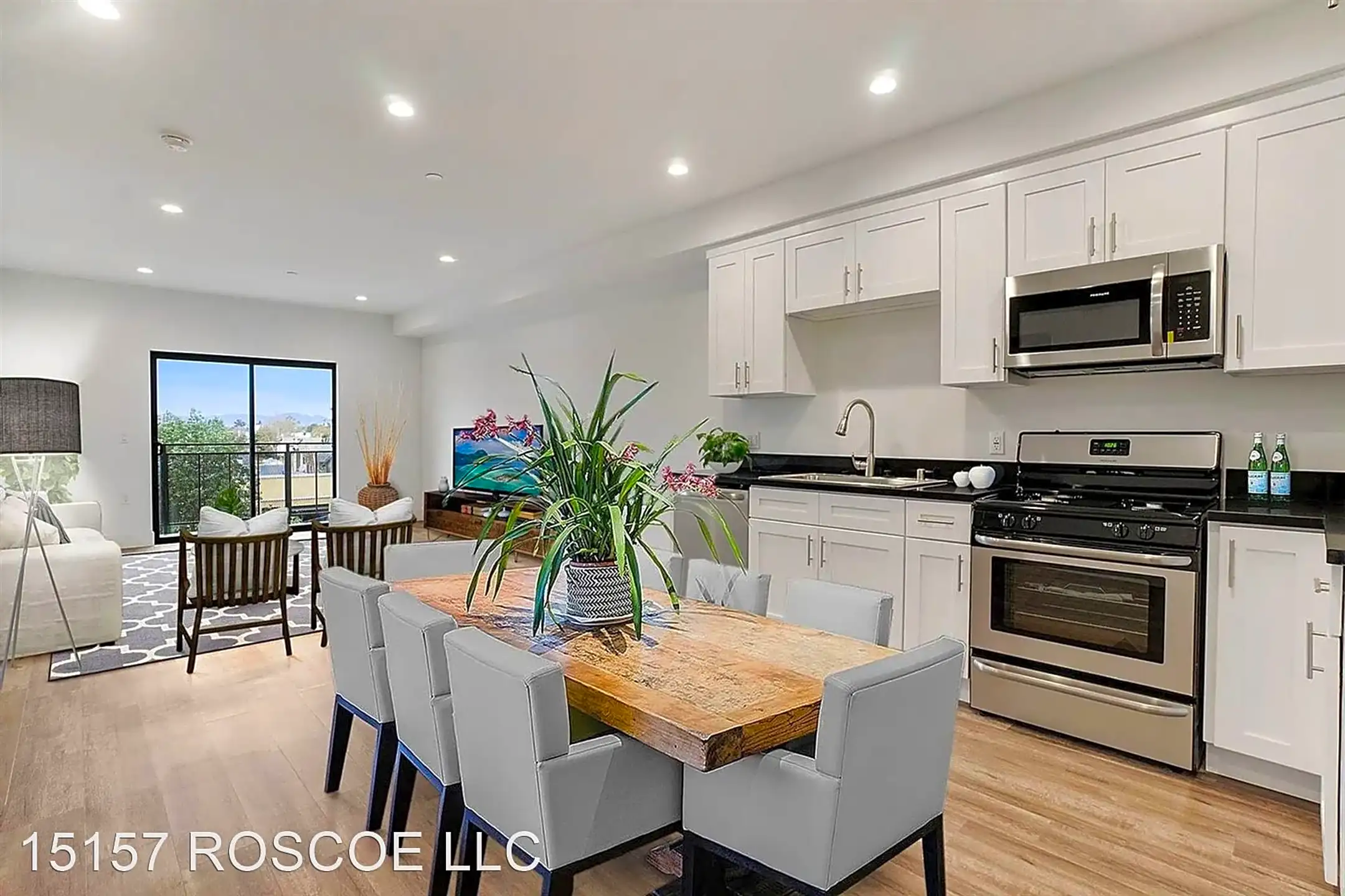 Dining Room - 15157 Roscoe Blvd - Los Angeles, CA