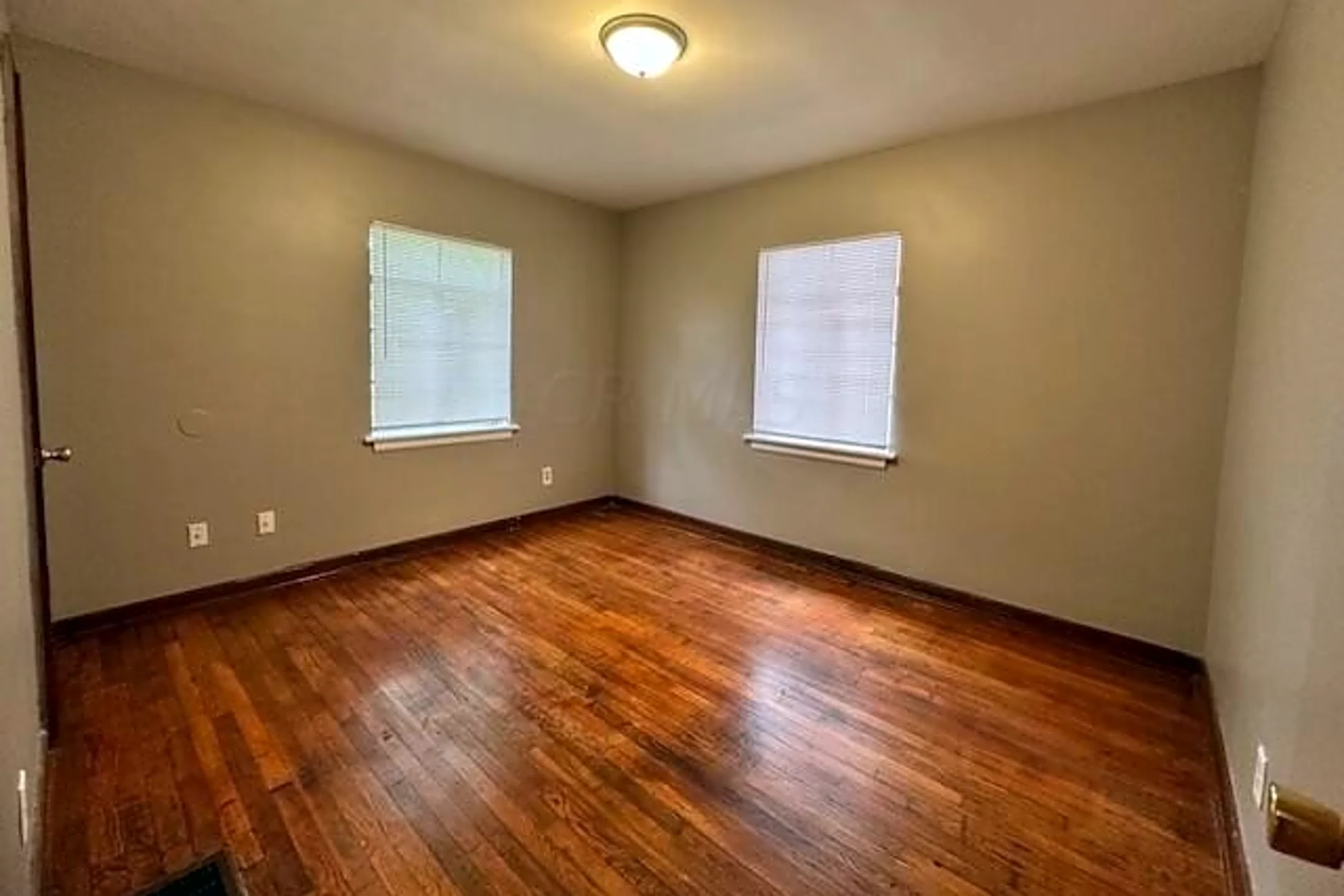 Bedroom - 1440 Genessee Ave - Columbus, OH