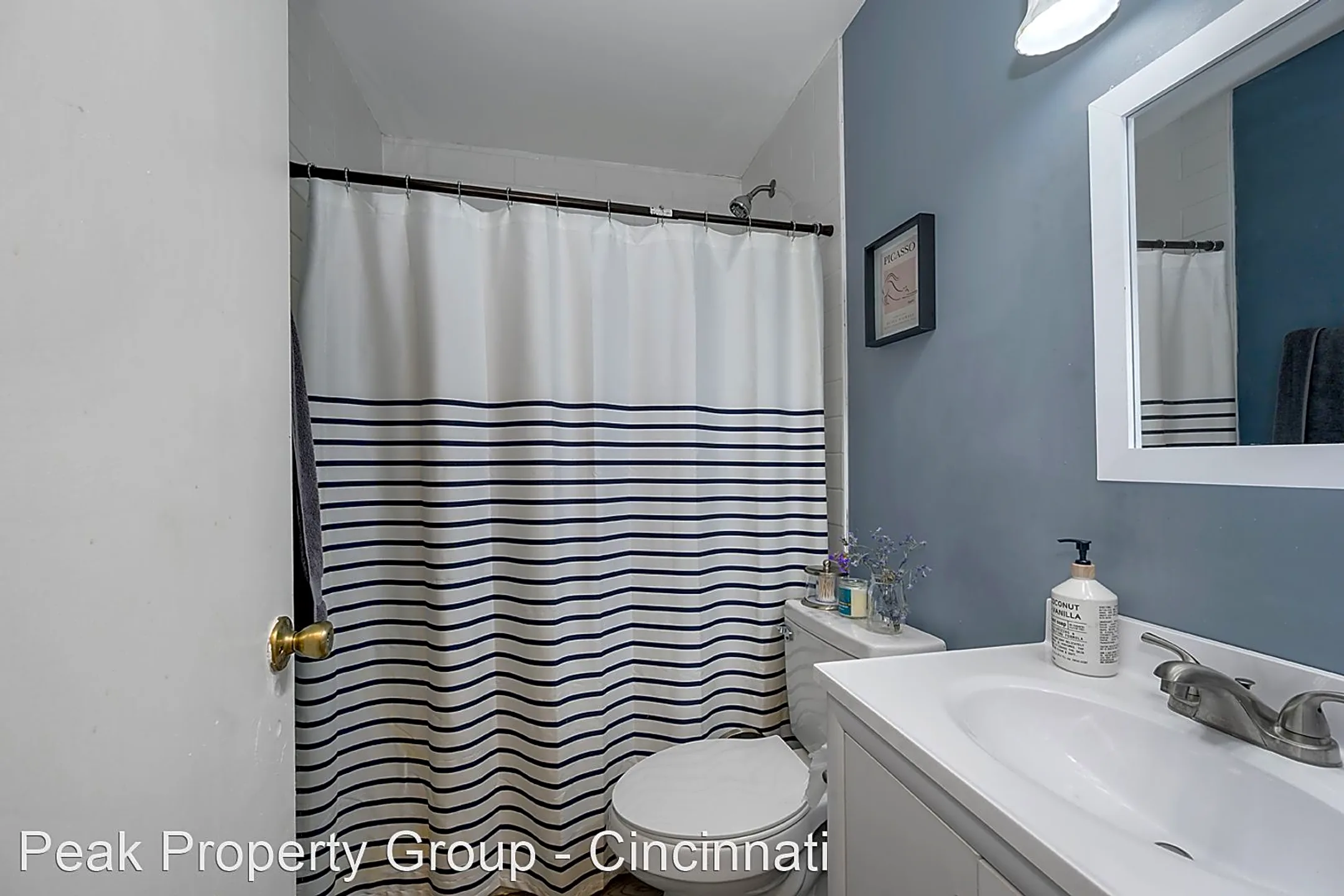 Bathroom - 242 Senator Pl - Cincinnati, OH
