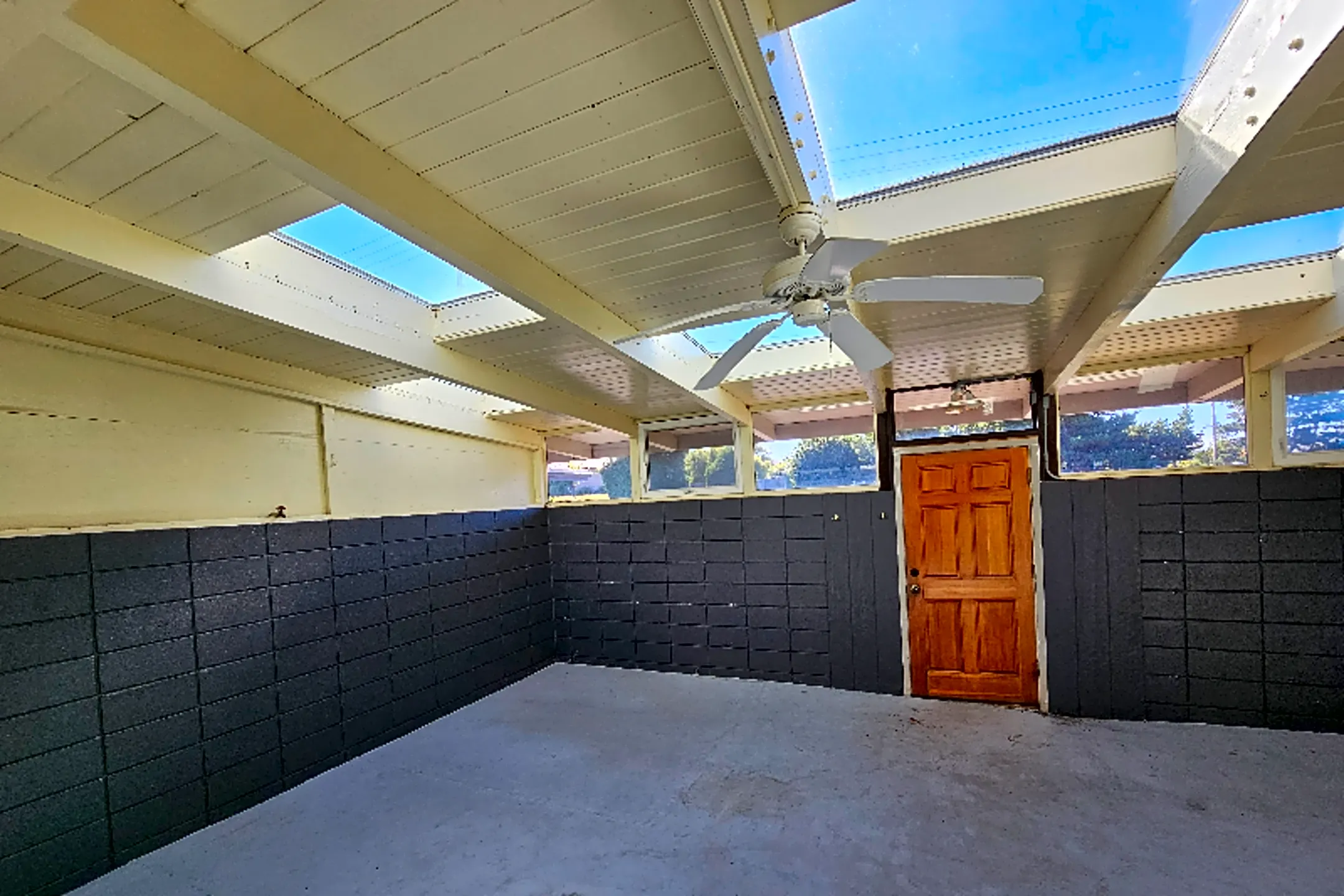 Patio / Deck - 511 NE 8th St - Newport, OR