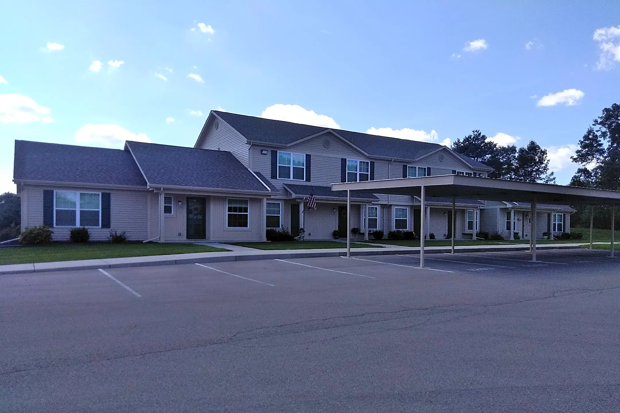 Pool - Pine Ridge Apartments - Highland, MI
