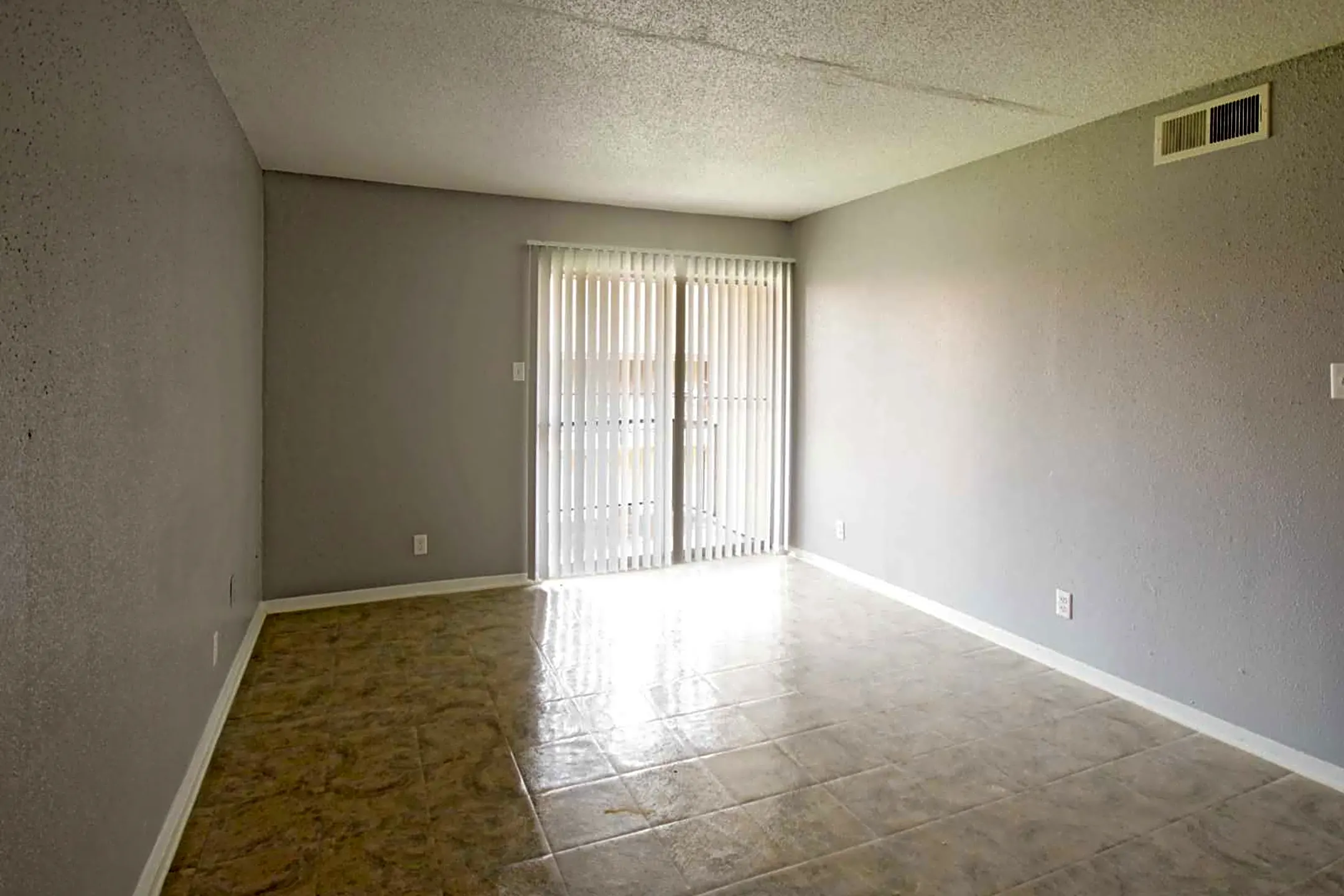 Living Room - Port Arthur Park Apartments - Port Arthur, TX