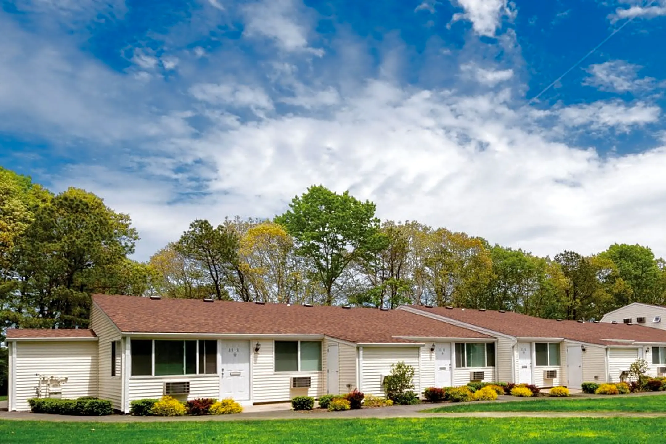 Villas at Pine Hills 162 Wading River Rd Manorville, NY Apartments