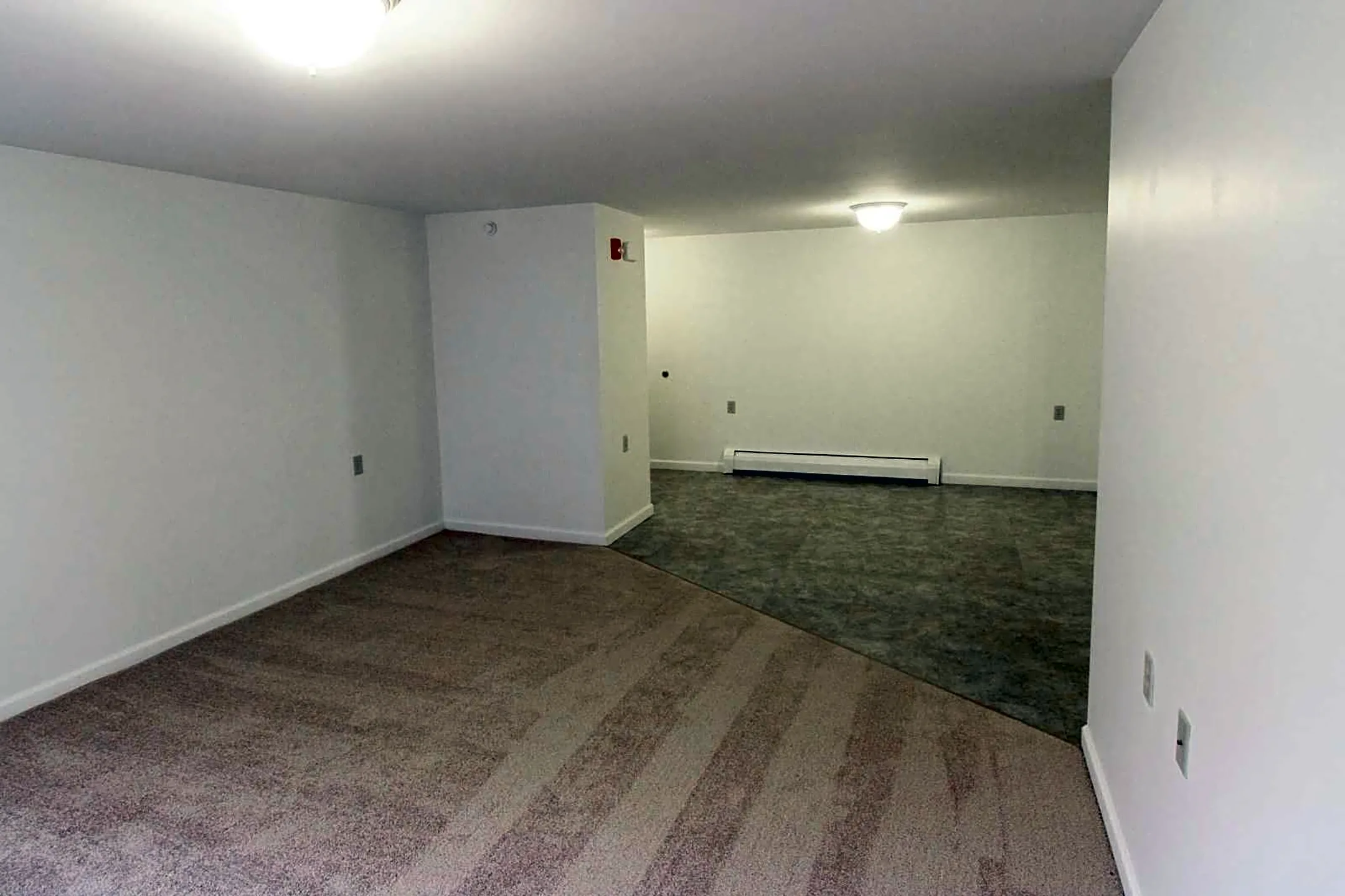Living Room - Summitwoods II - Norwich, CT