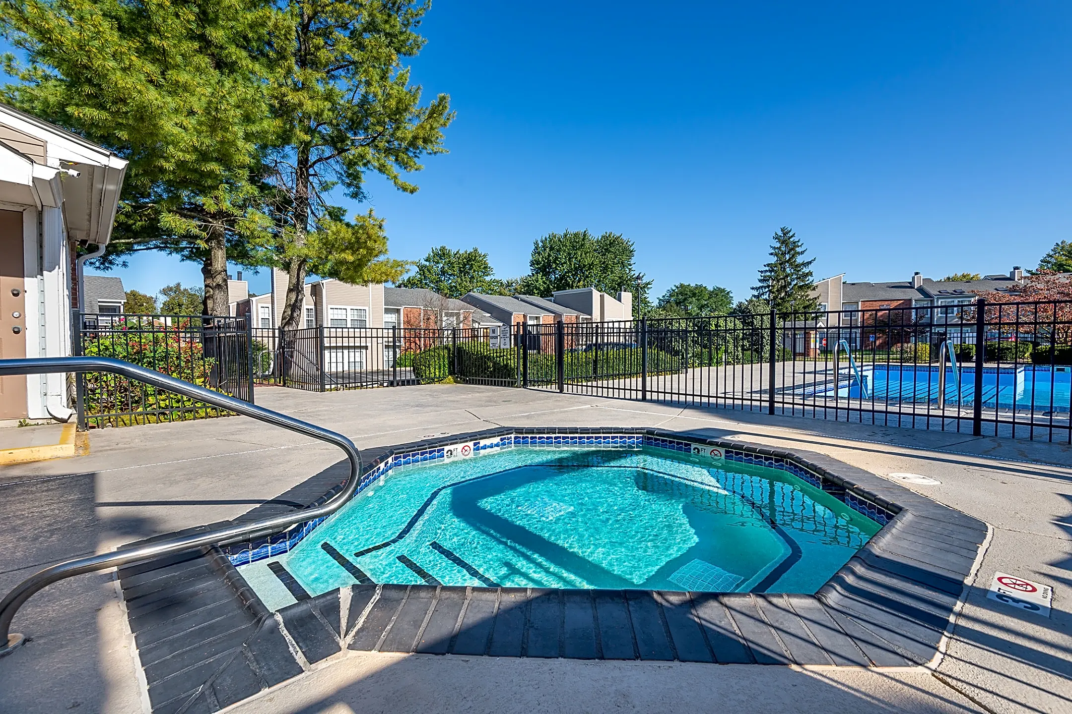 Pool - Steeplechase Apartments - Lexington, KY