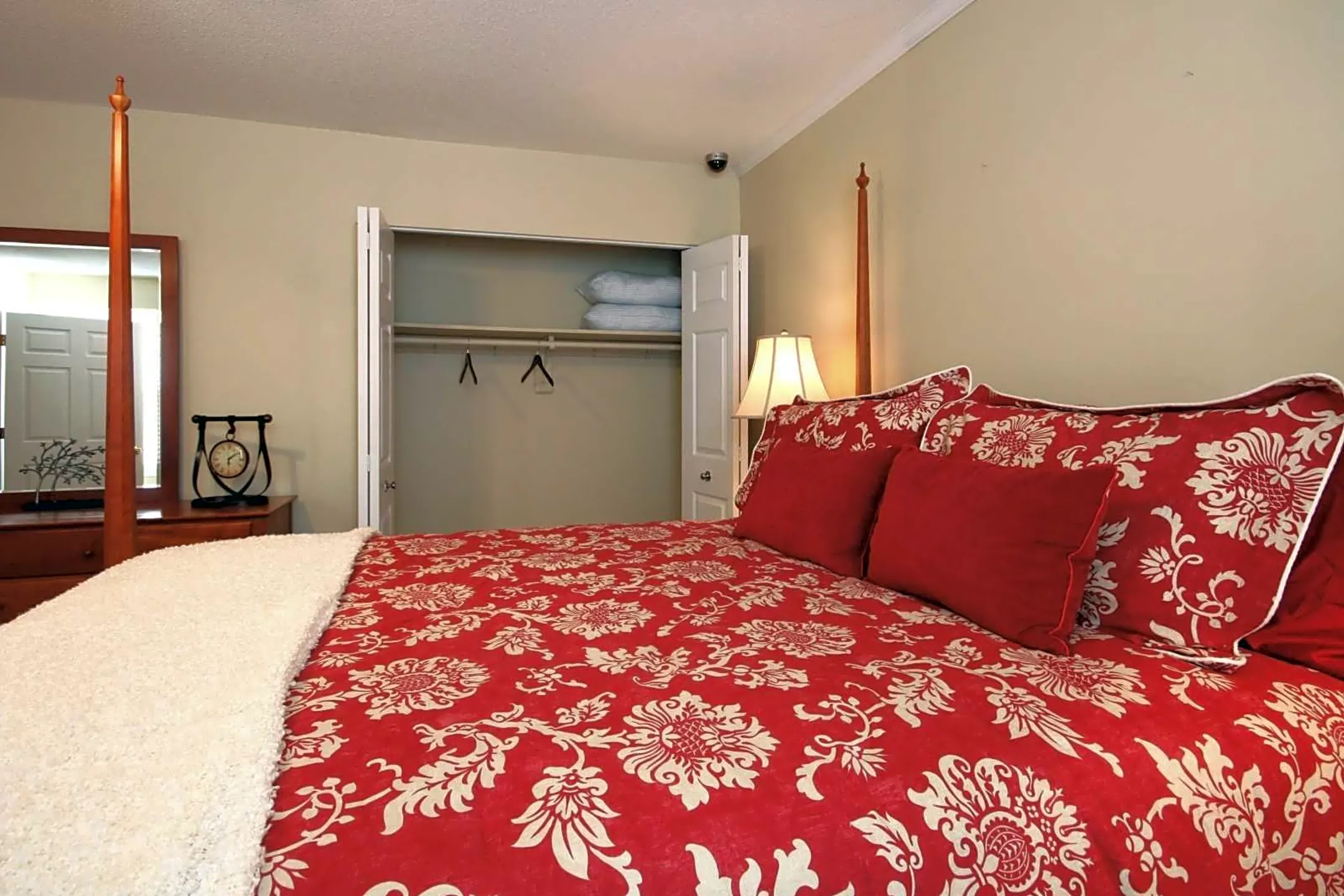 Bedroom - Crown Point Townhomes - Norfolk, VA