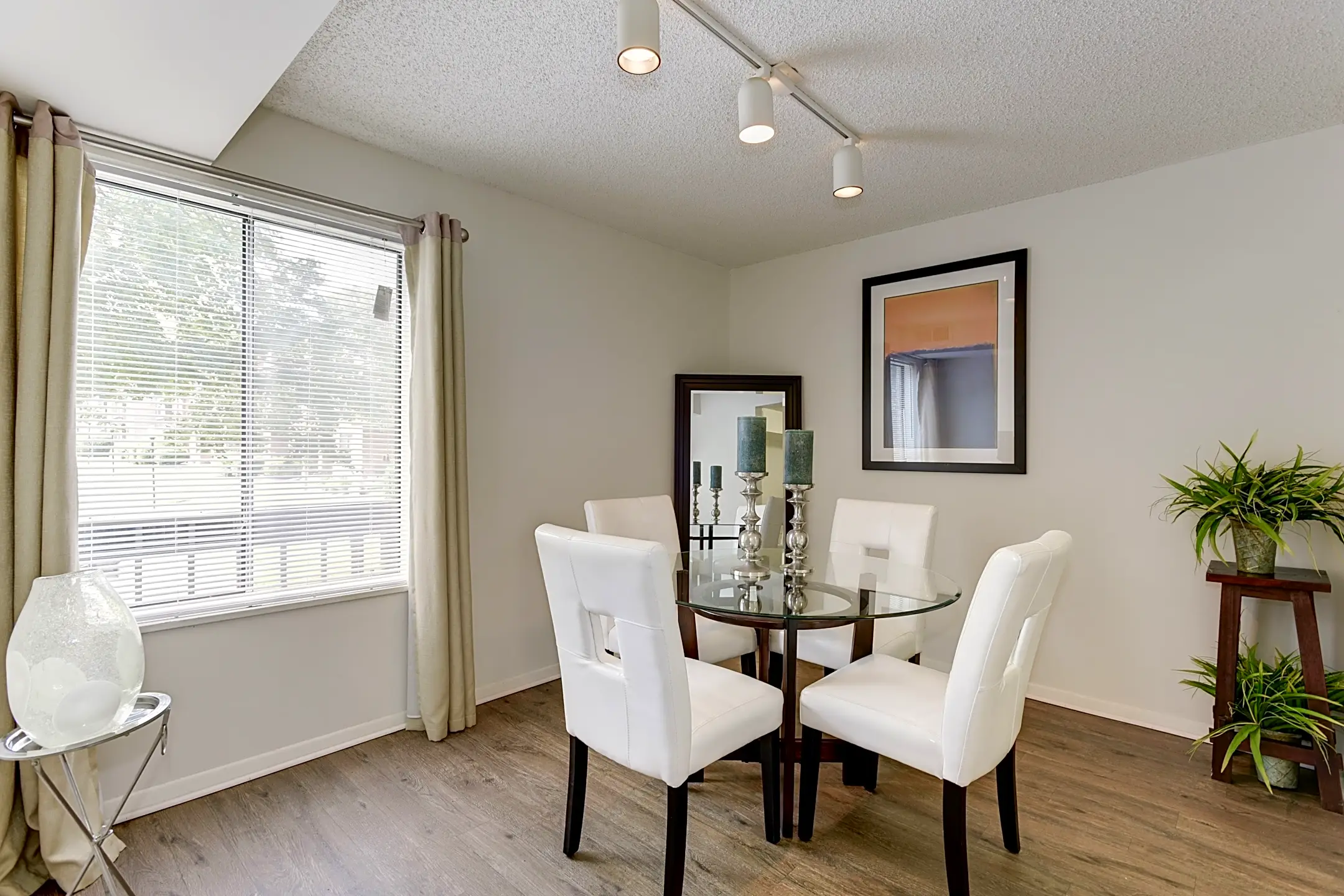 Dining Room - Vistas at Annandale - Annandale, VA