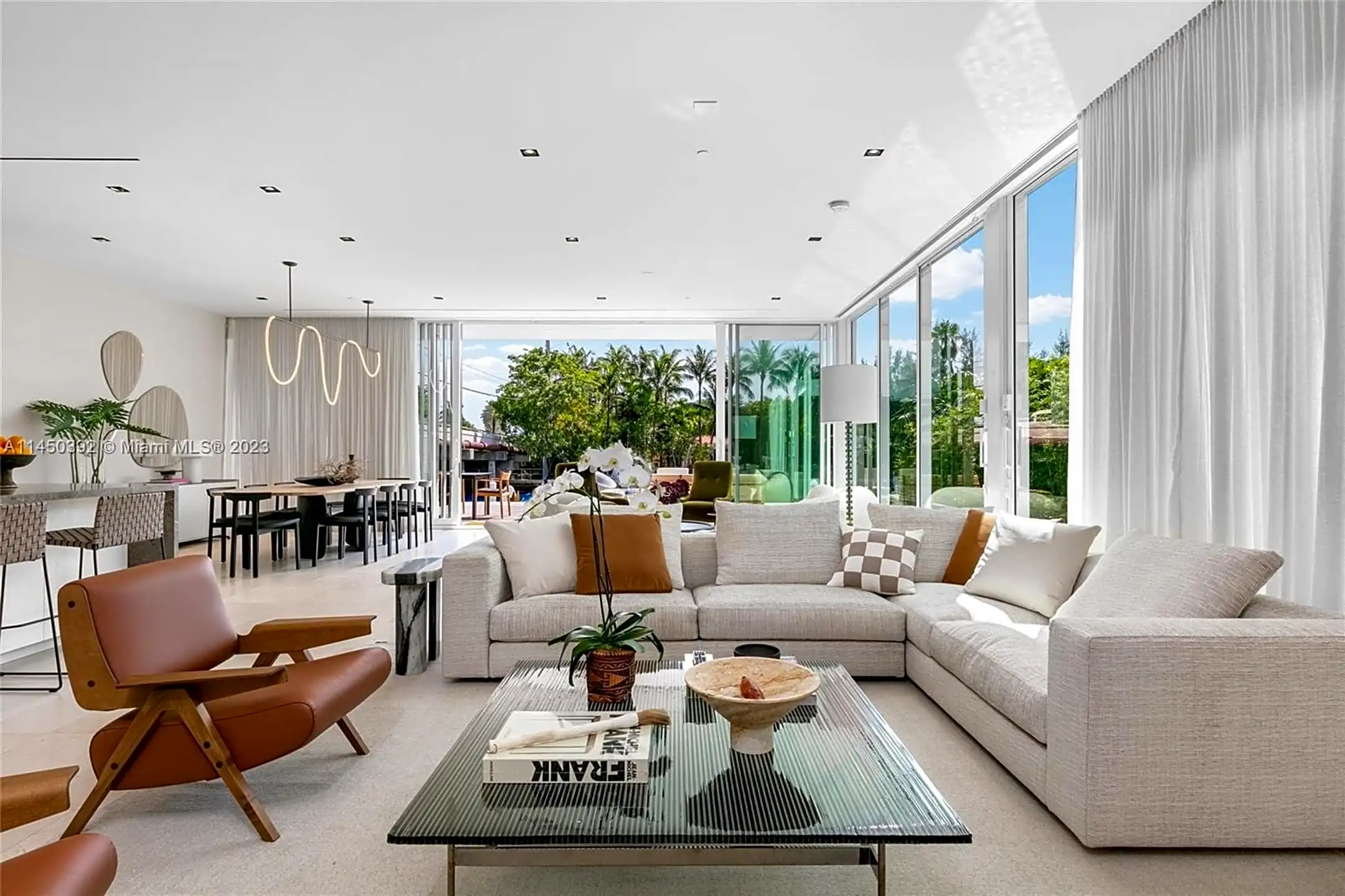 Living Room - 1081 W 48th St - Miami Beach, FL