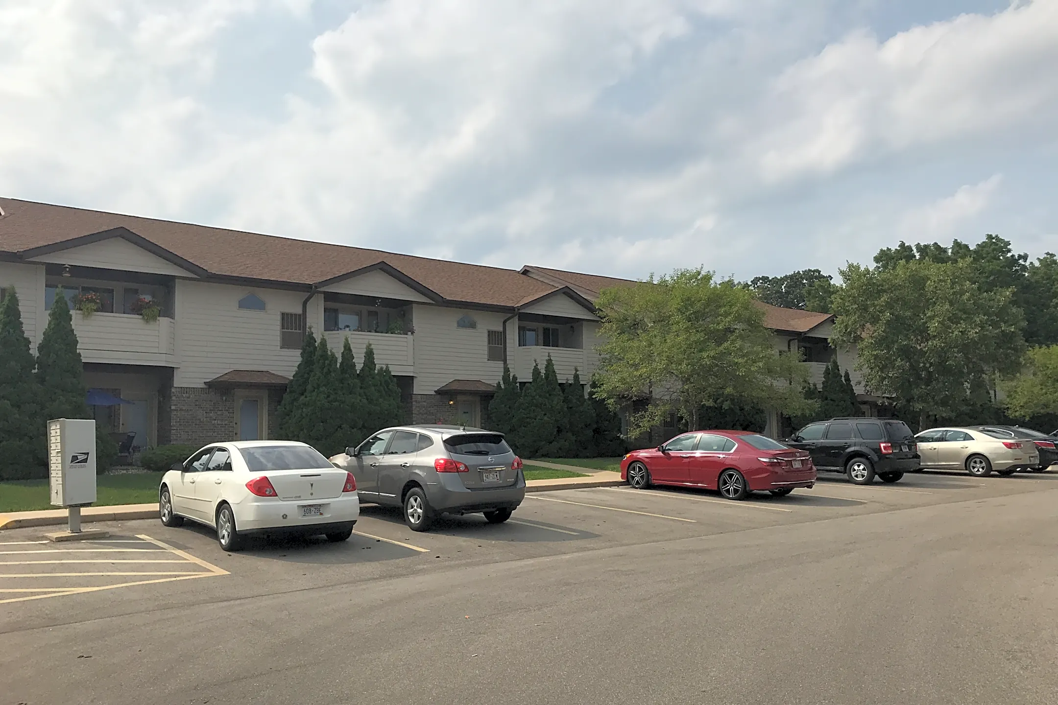 Villa Rae Apartments - Kenosha, WI 53142