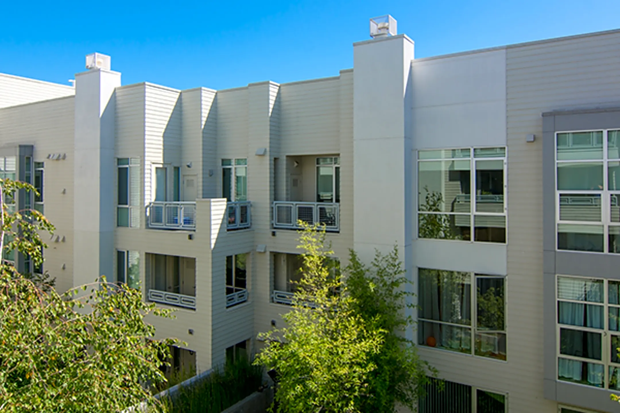 The Mercer 1655 N Calif Blvd Walnut Creek, CA Apartments for Rent