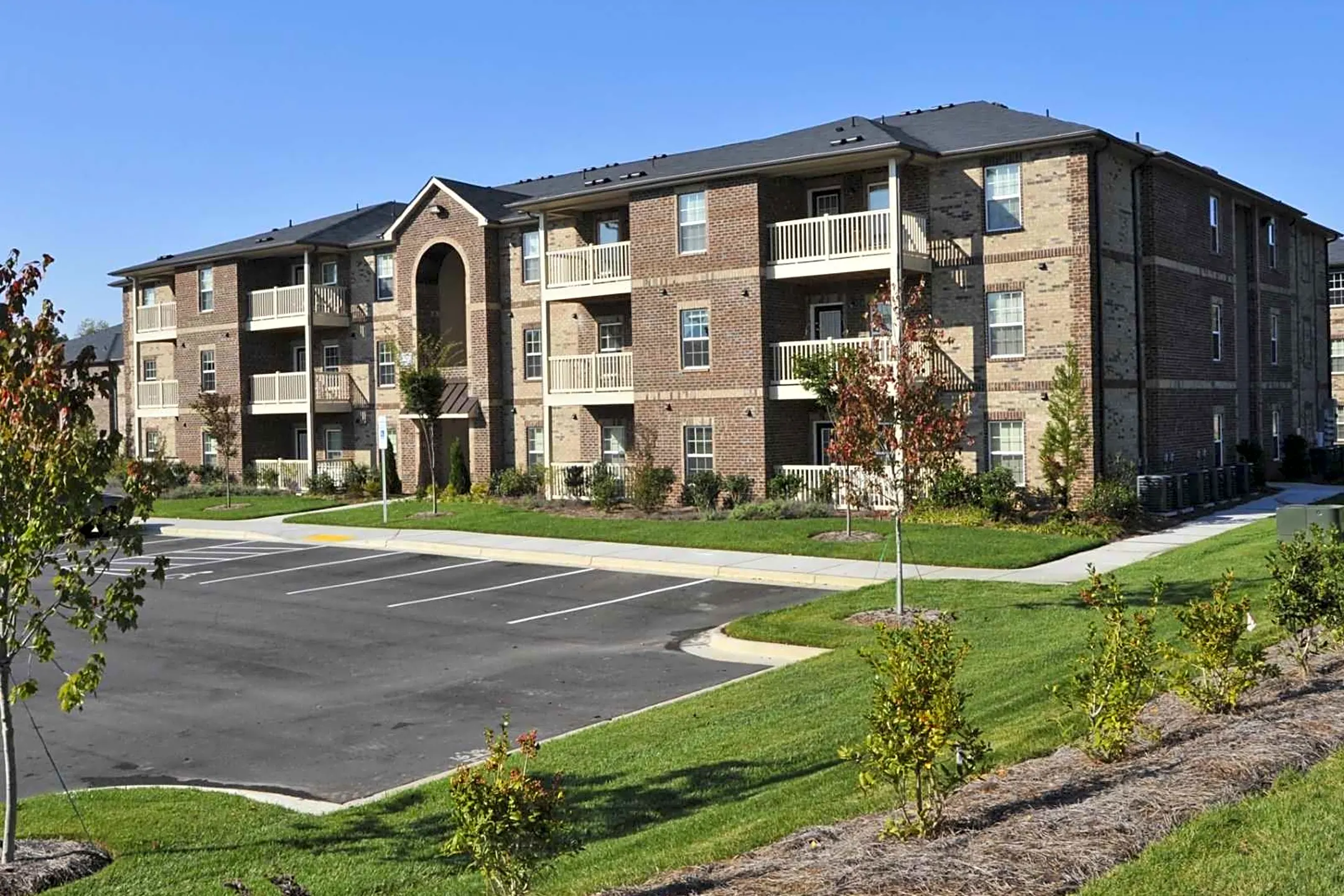 Innisbrook Village Apartments - Greensboro, NC 27405