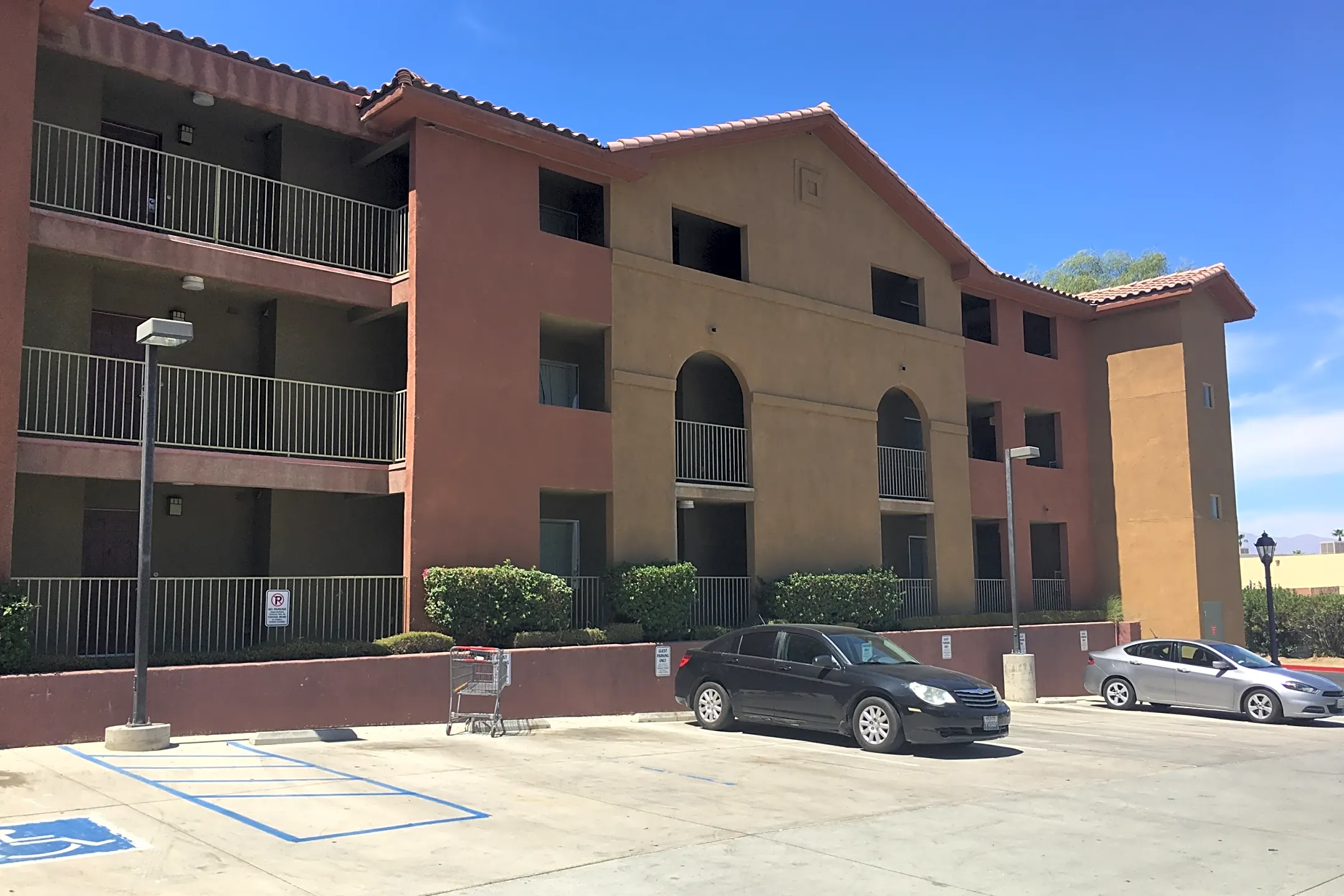 2 bedroom apartments in cathedral city ca