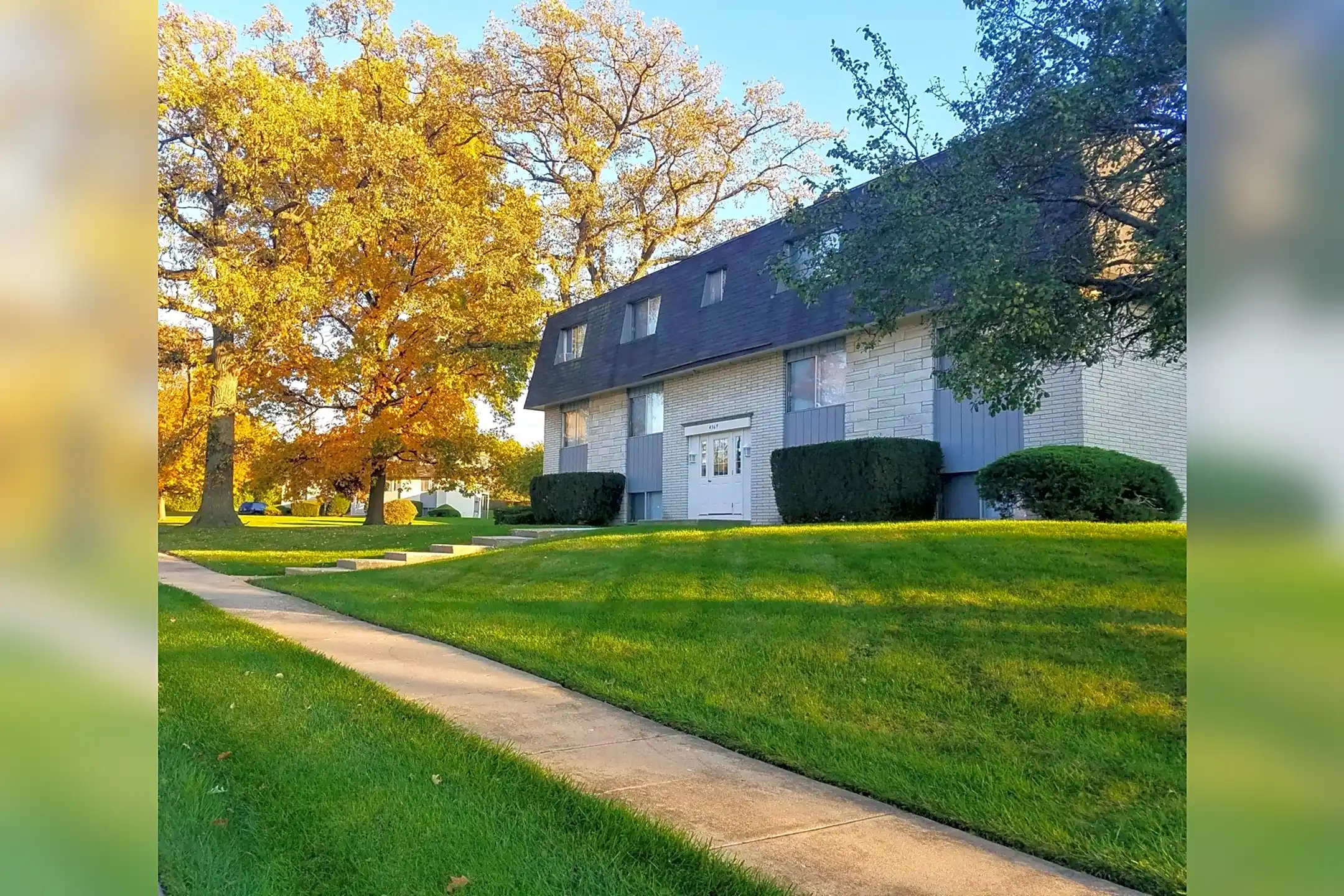 Carriage House 4434 McClure Ave Gurnee, IL Apartments for Rent Rent.