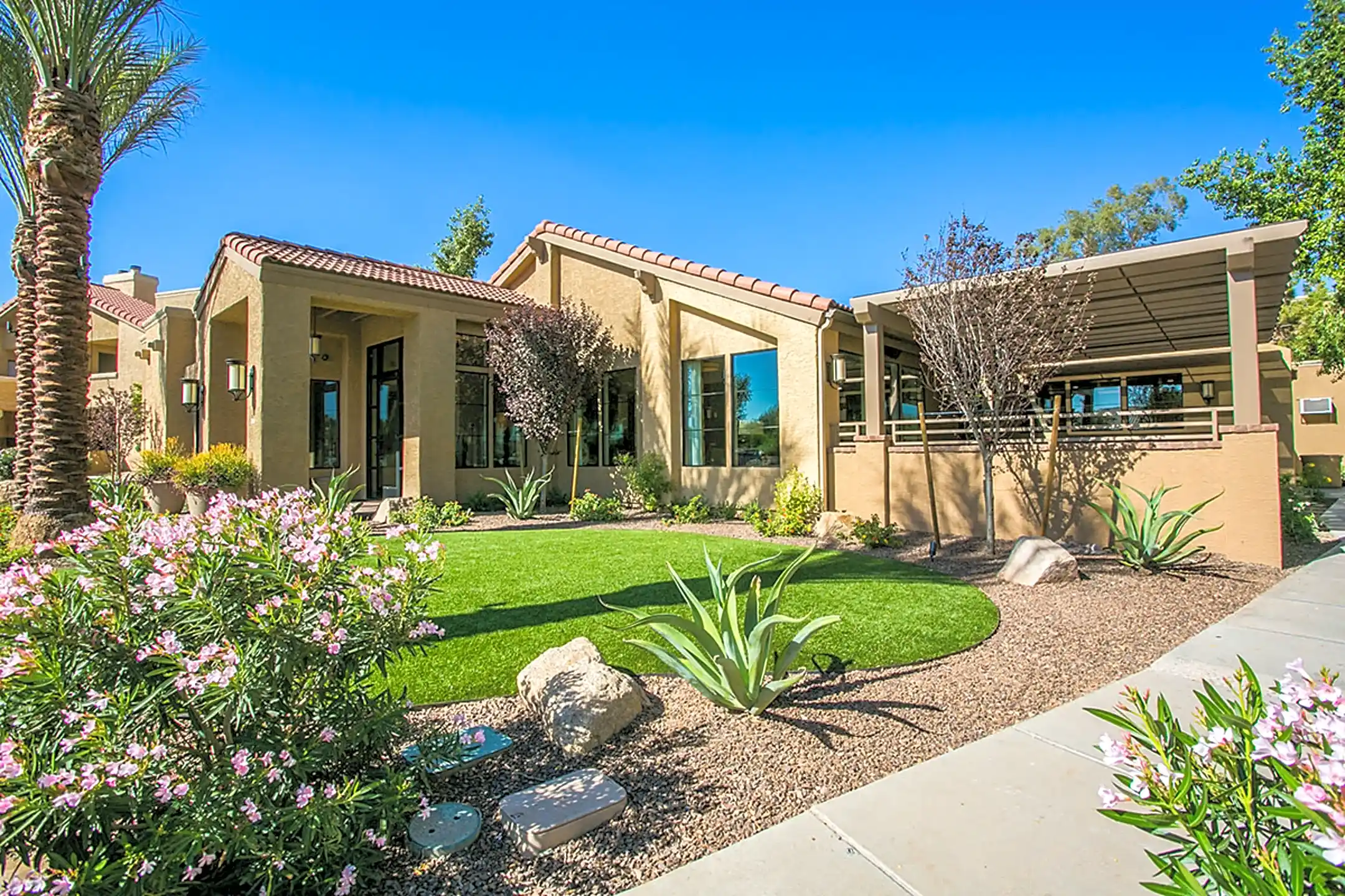 Towne Square Apartments 500 N Metro Blvd Chandler, AZ Apartments