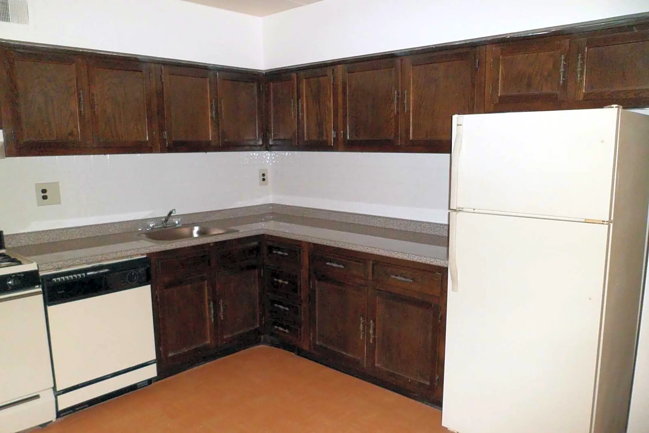 Kitchen - Somerton Court - Philadelphia, PA