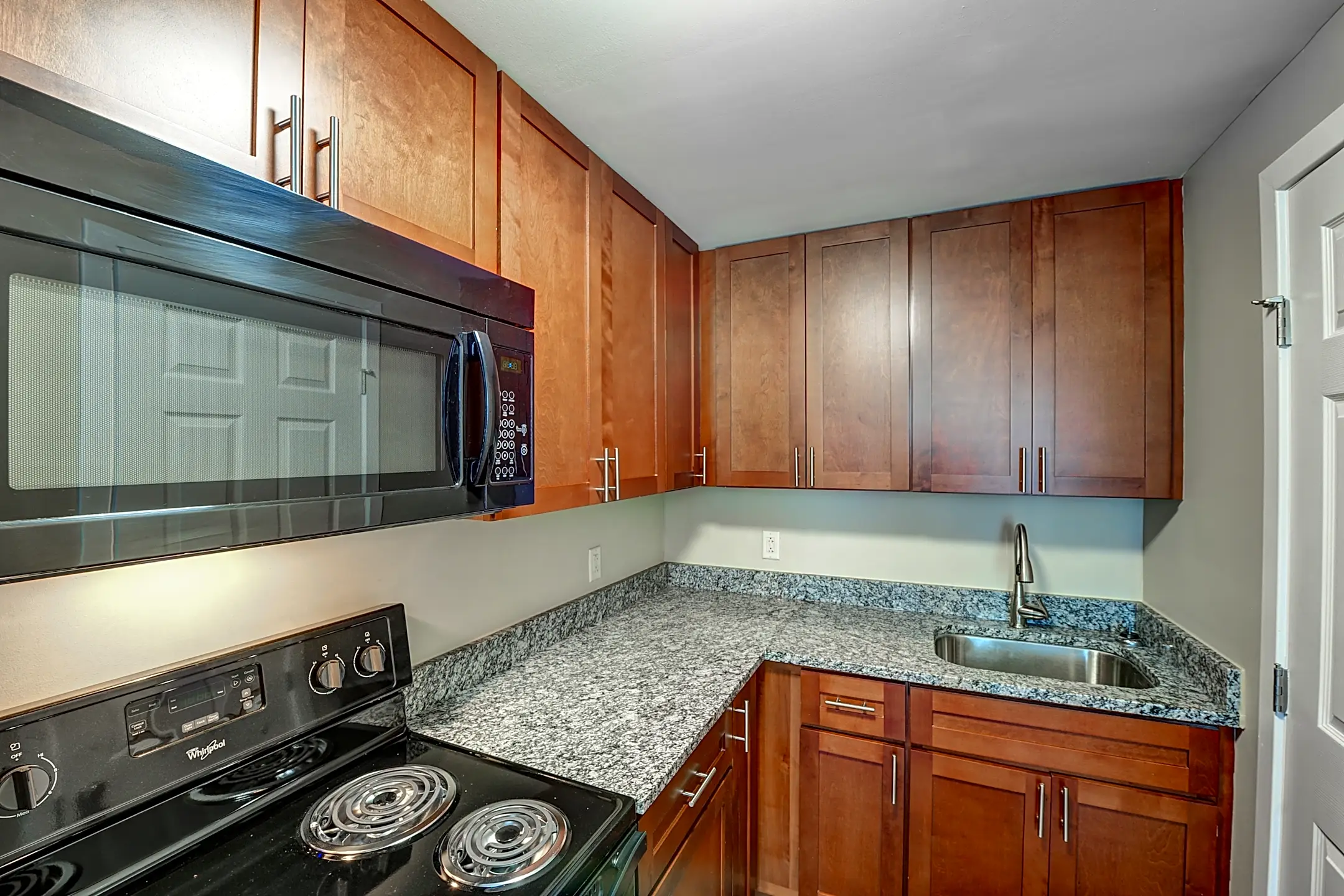 The Flats of Williamsburg 614 York ST Williamsburg, VA Apartments