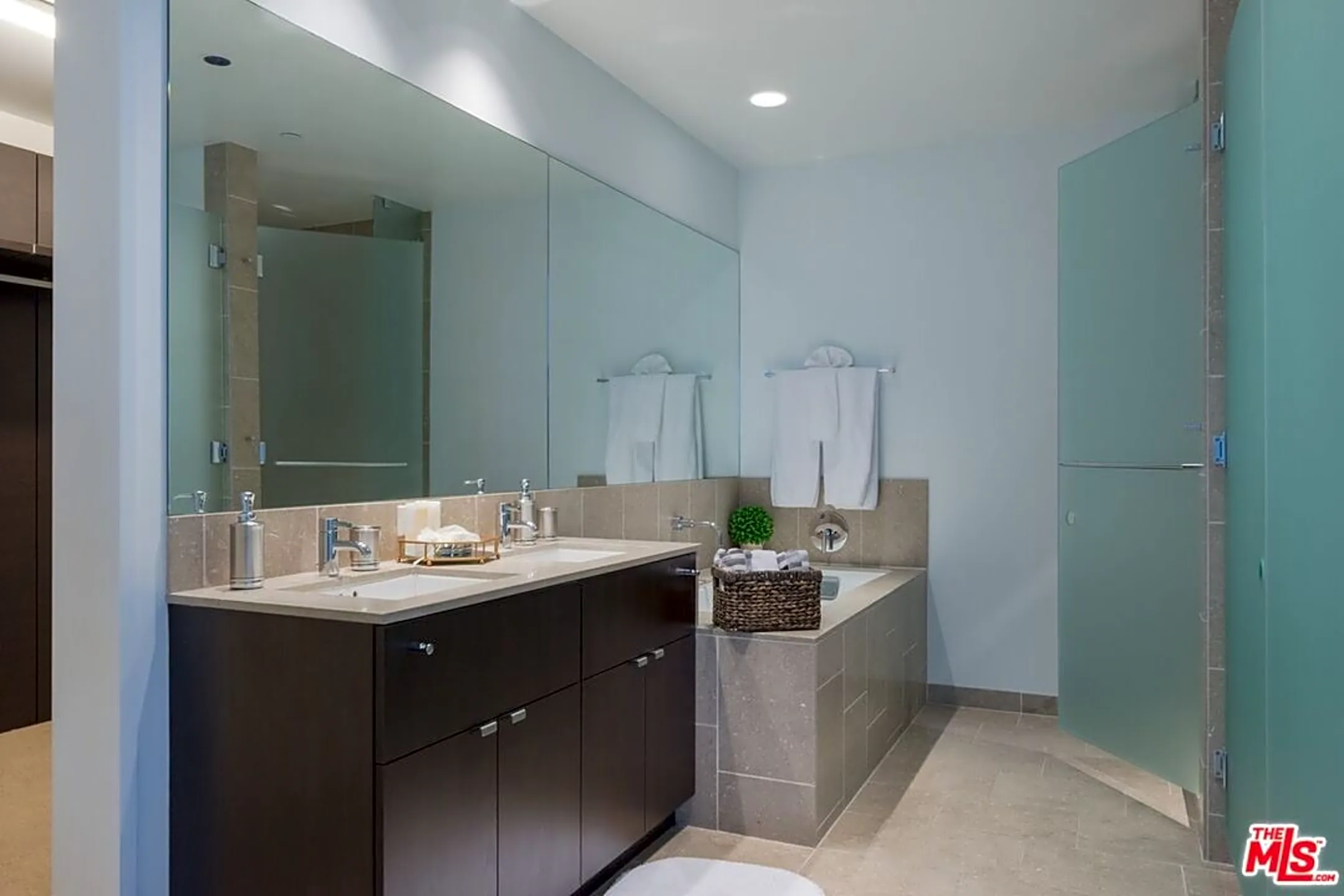 Bathroom - 6250 Hollywood Blvd #12E - Los Angeles, CA