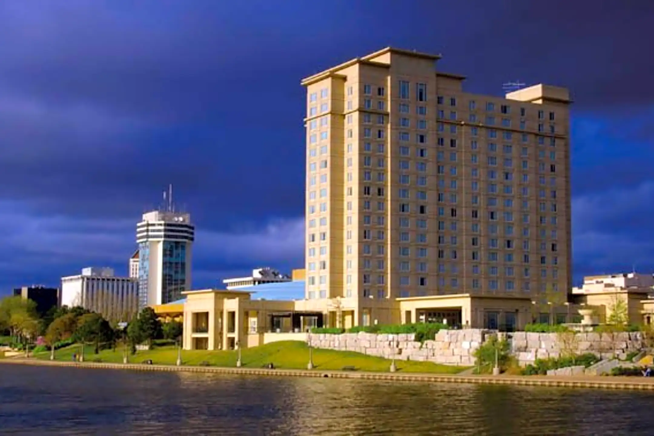 250 Douglas Place - Wichita, KS