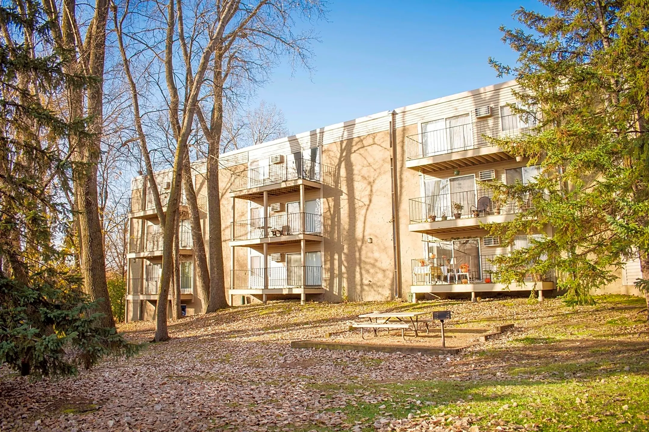 Cedar Creek Apartments - 135 Crosstown Boulevard Suite A | Chaska, MN ...