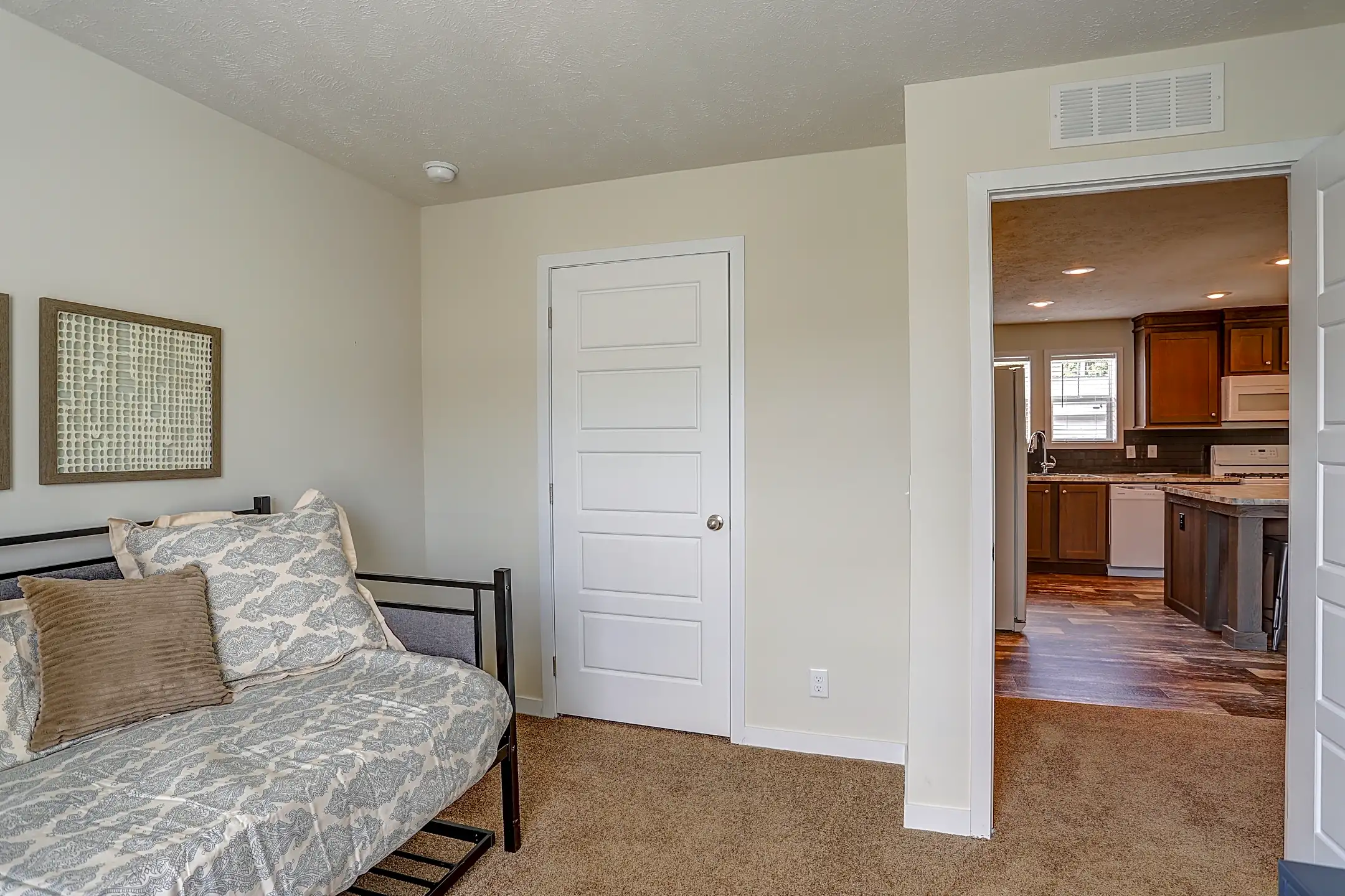 The Reserves 3977 Sherwood Lakes Blvd Jackson, MI Apartments for