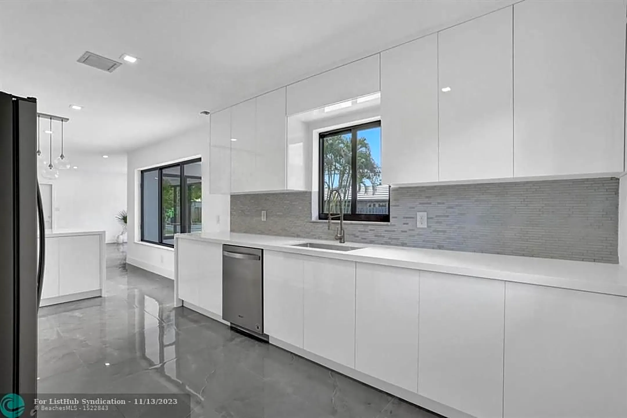 Kitchen - 2632 NE 29th Ct - Fort Lauderdale, FL