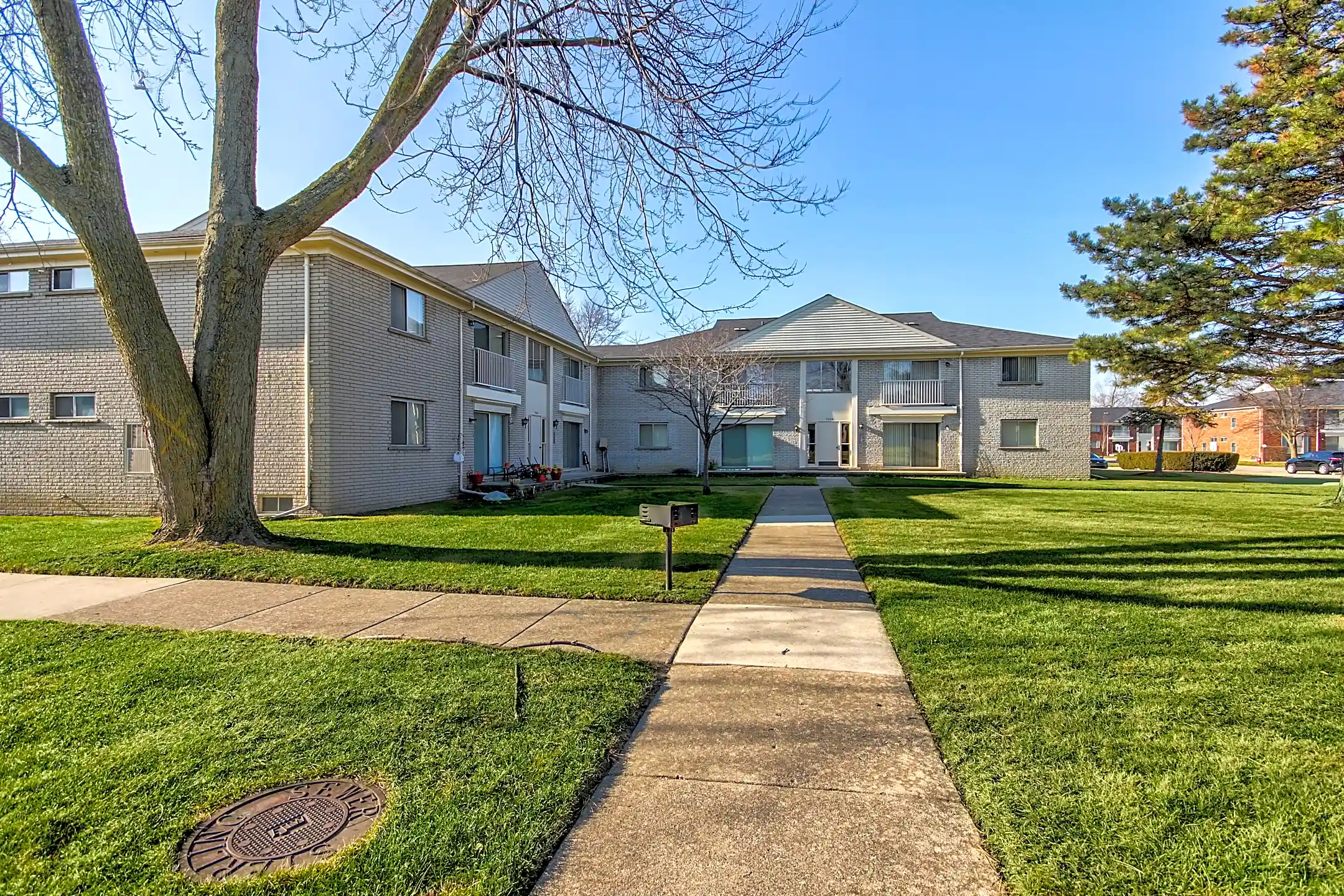 Sterling Knolls 11855 15 Mile Rd Sterling Heights, MI Apartments