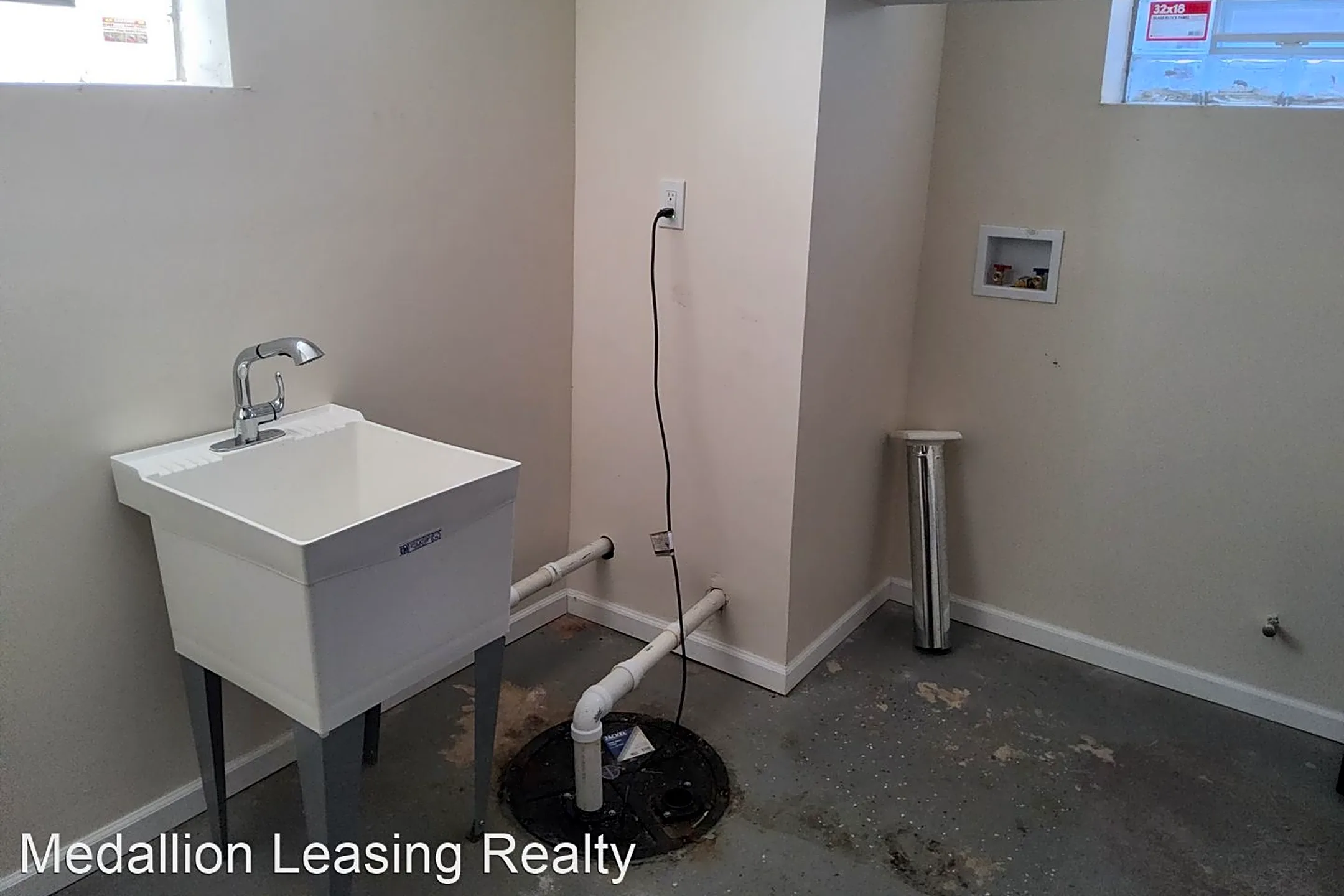 Bathroom - 9142 S Urban Ave - Chicago, IL