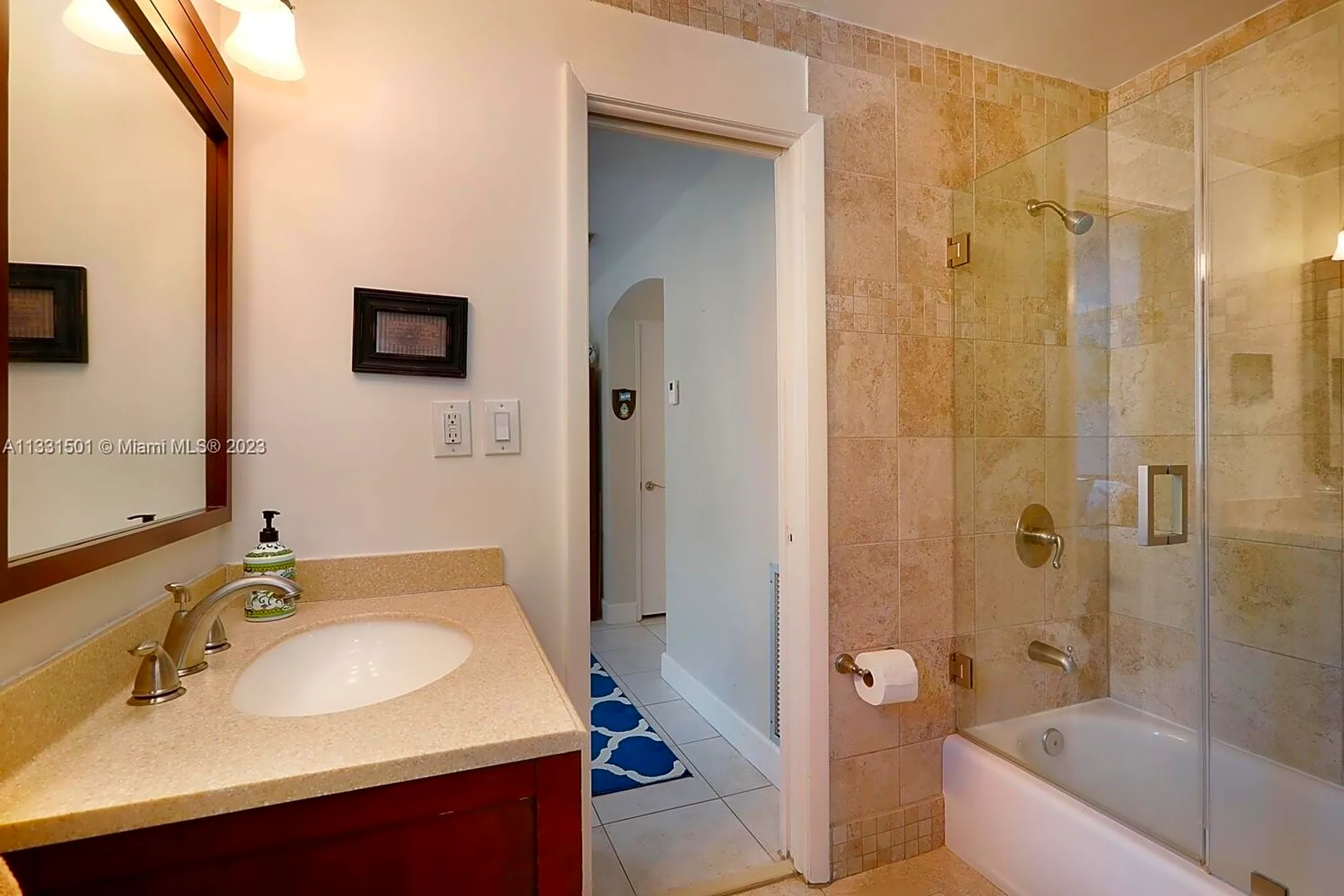 Bathroom - 4276 Nautilus Dr - Miami Beach, FL
