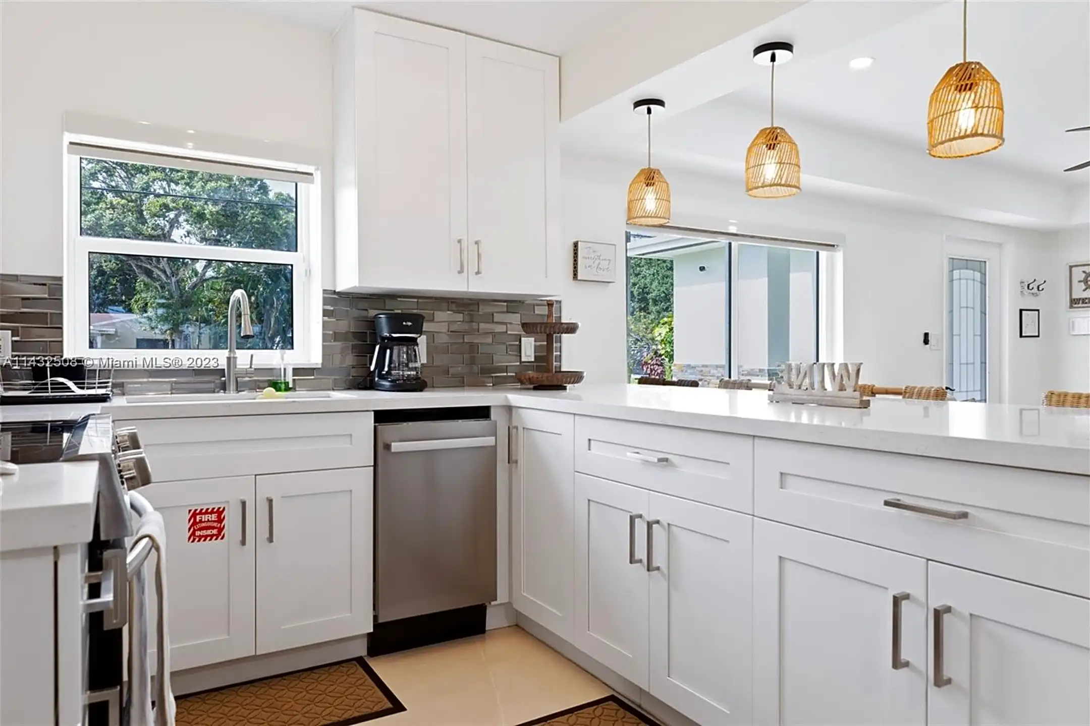 Kitchen - 1100 SW 20th St - Fort Lauderdale, FL