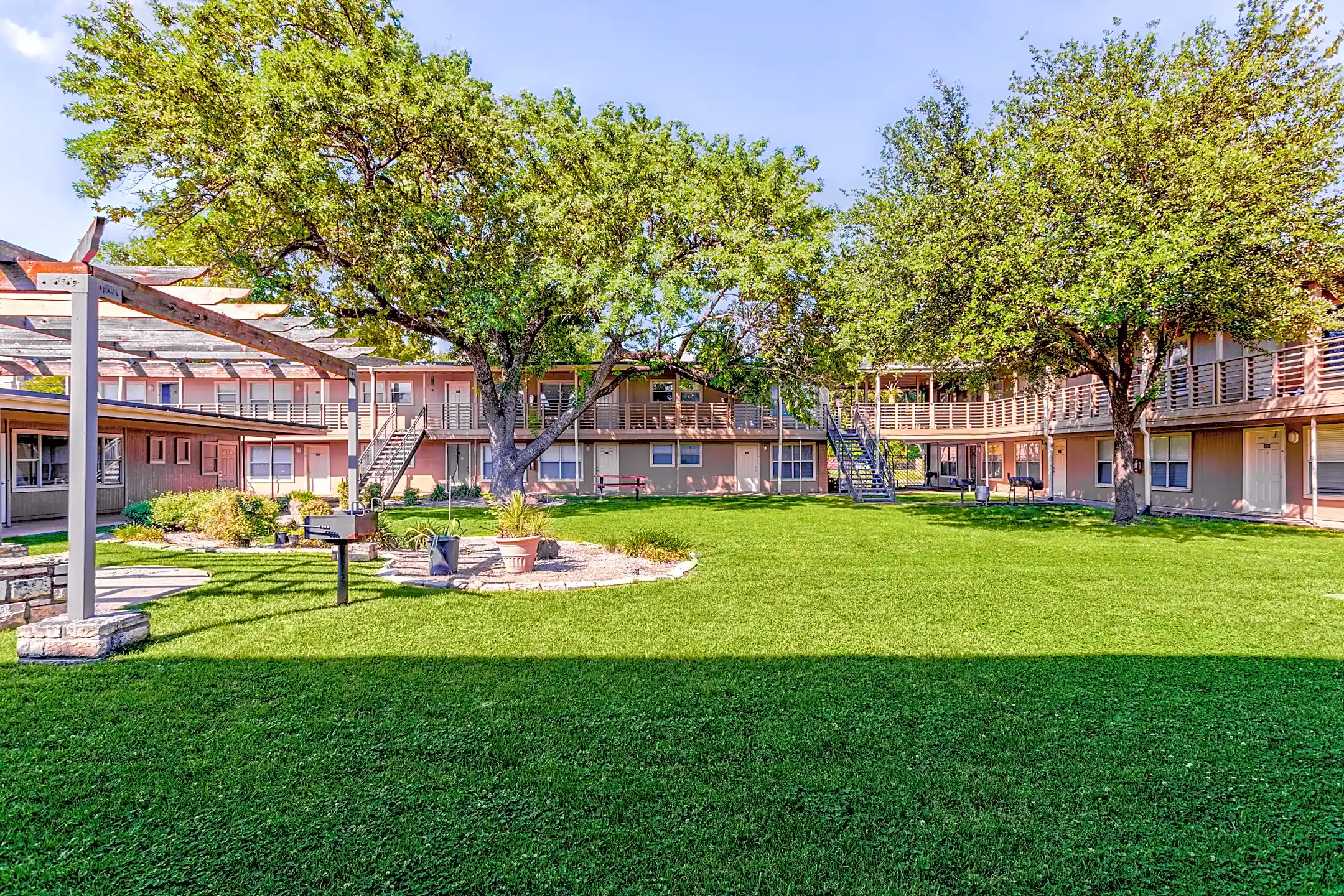 Upper E Coral Gates 5119 Live Oak St Dallas, TX Apartments for