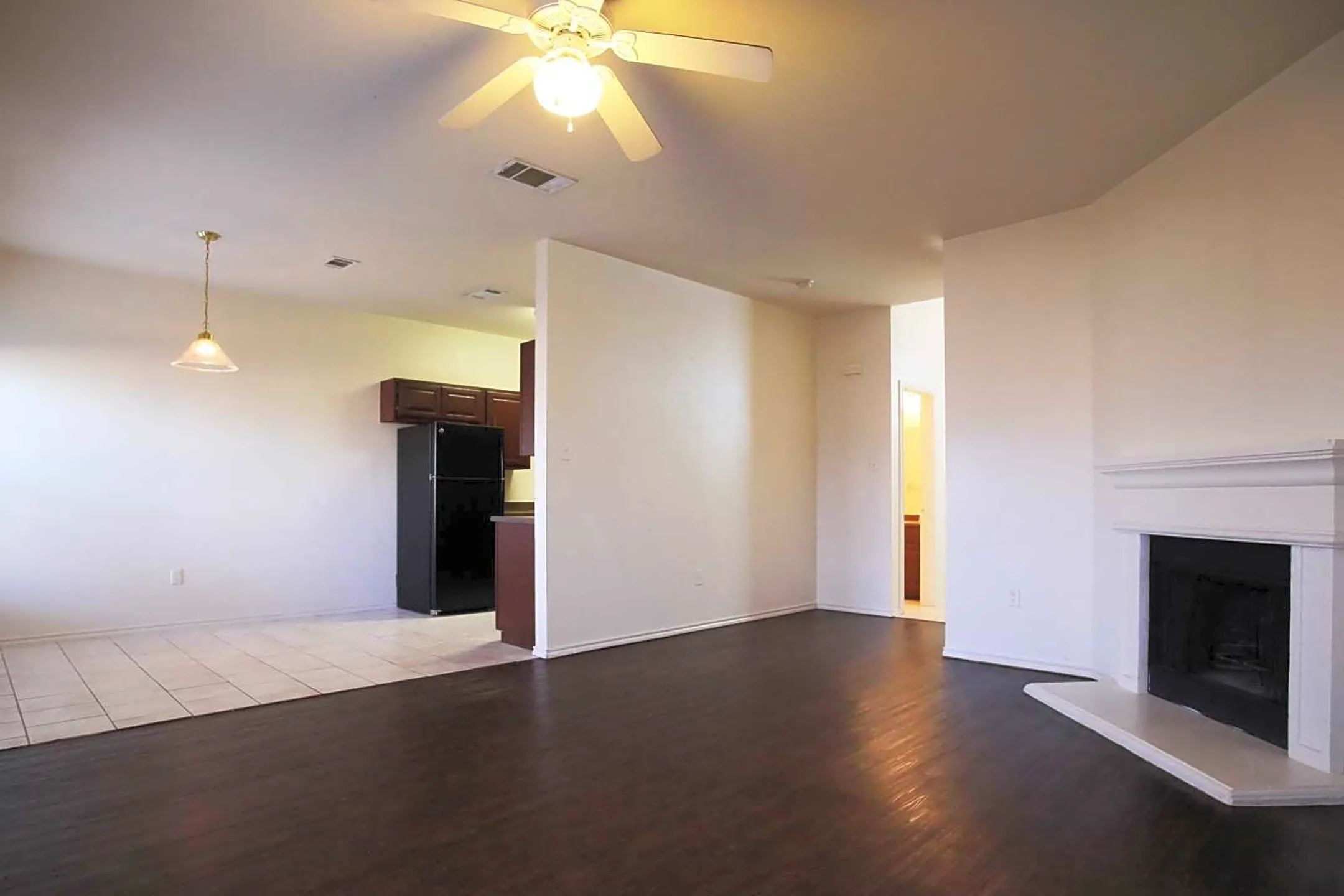 Sycamore Pointe Townhomes Apartments - Fort Worth, TX 76134