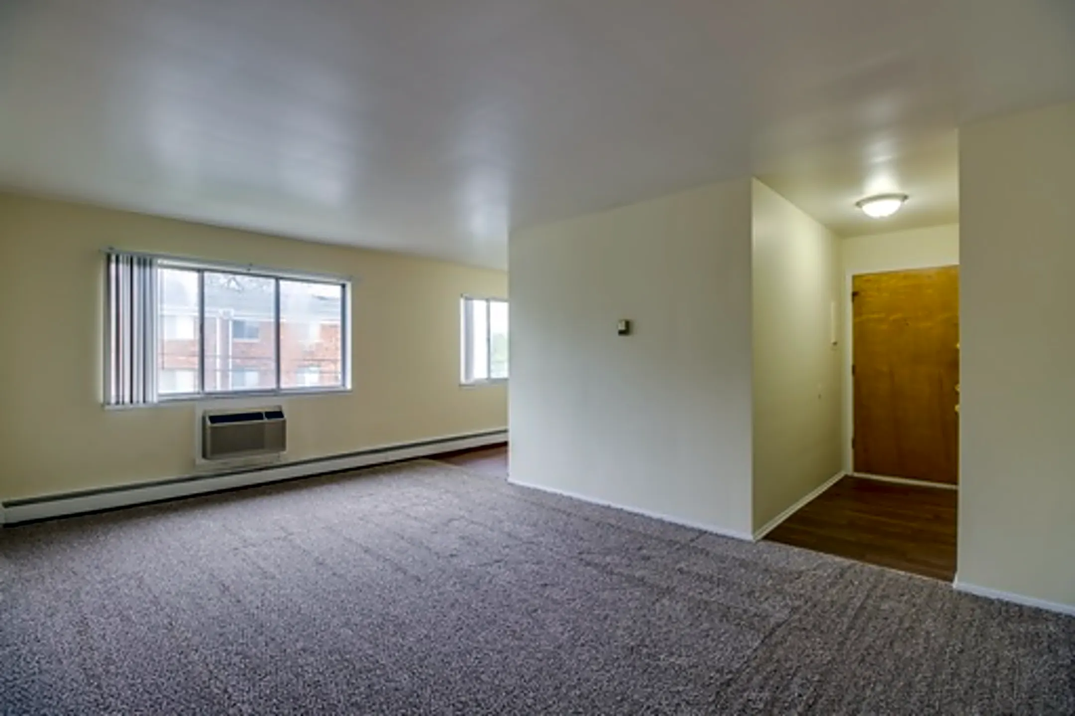 Wilshire Arms Apartments 32253227 Holiday Drive Lansing, MI for