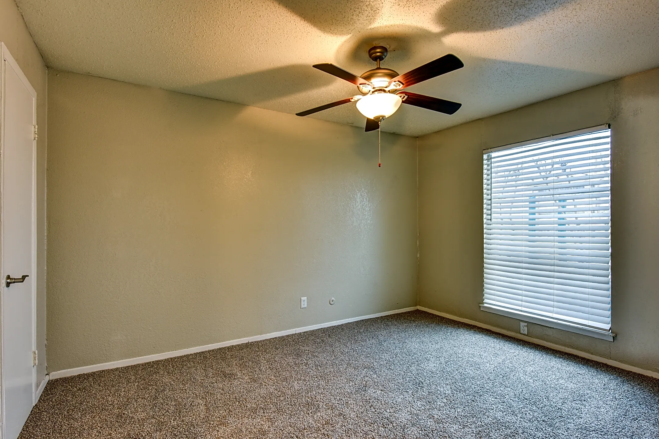 Lake Breeze Apartments - 6011 I-30 Frontage Road | Greenville, TX for ...