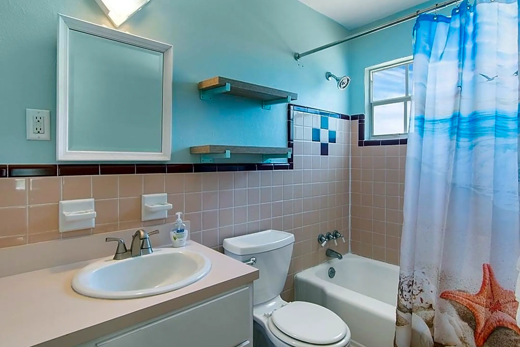 Bathroom - 919 Ocean Pl - Vero Beach, FL