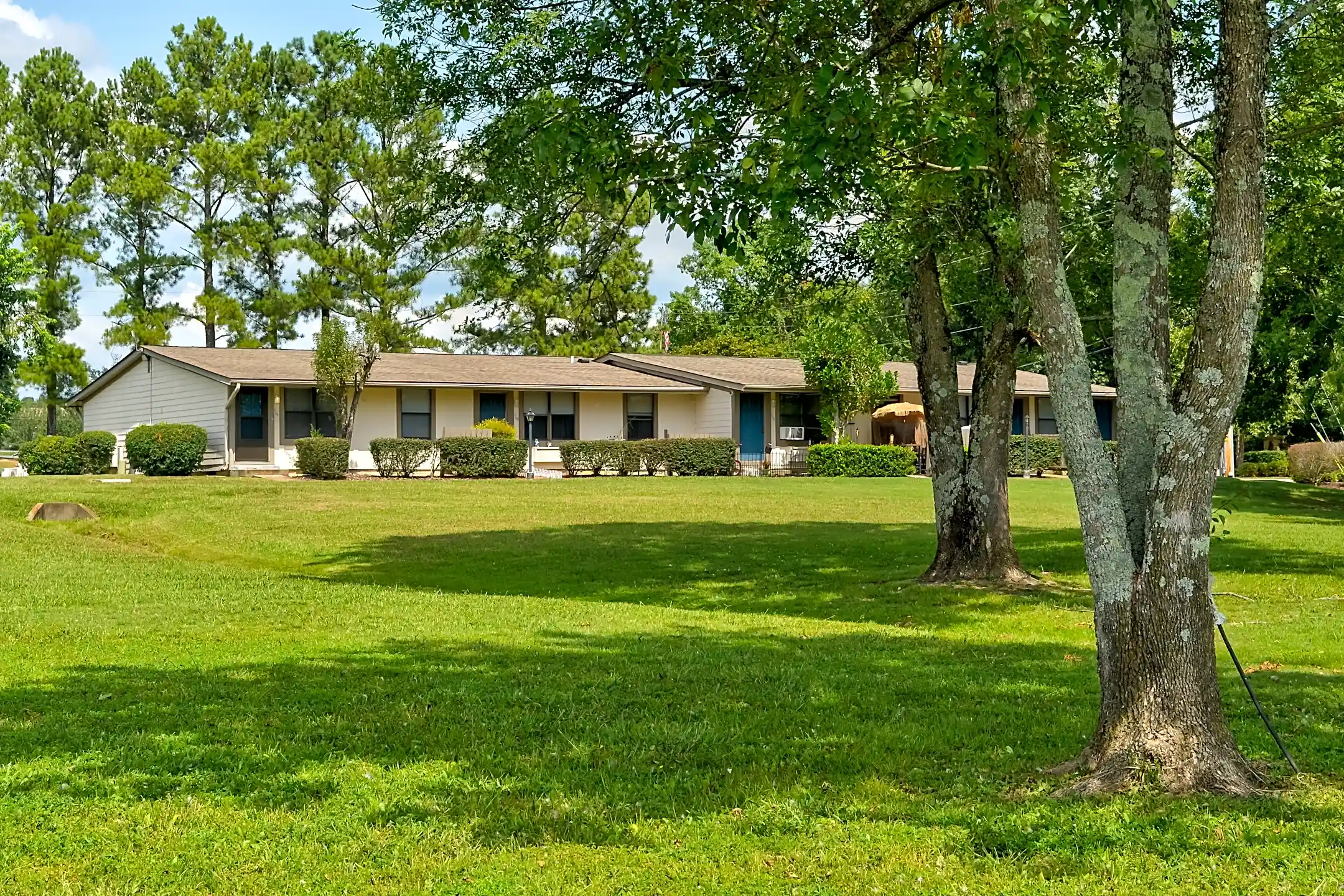Lakeshore Apartments 1100 Lakeshore Dr Fort Oglethorpe, GA for Rent