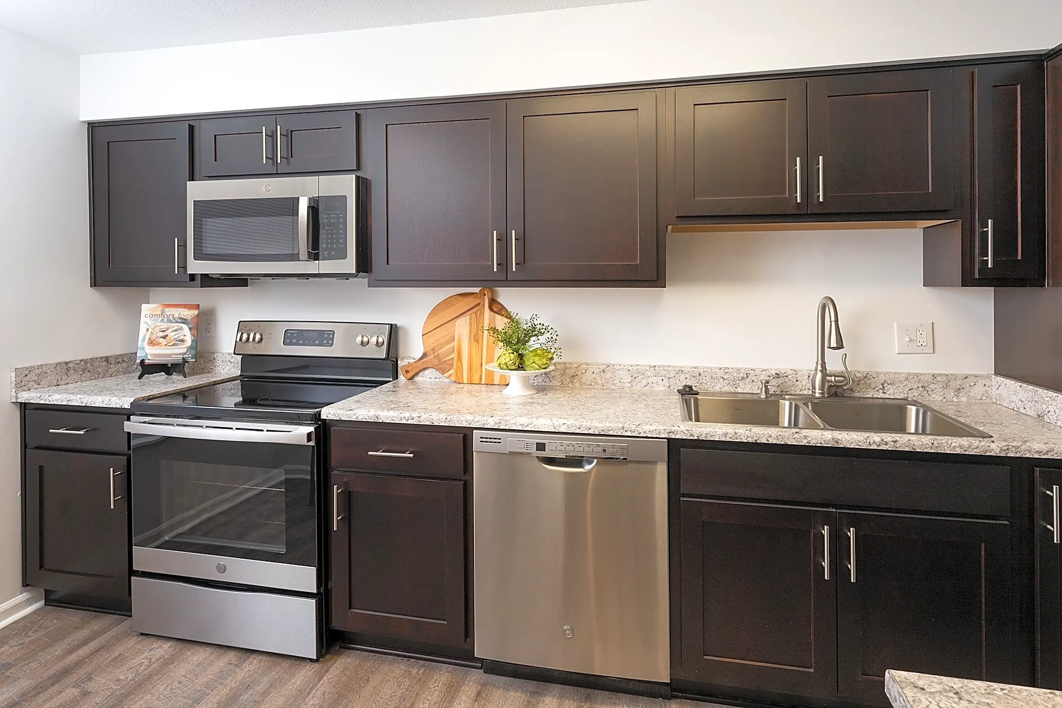 Kansas City Apartments 7200 Eby Ave Overland Park, KS