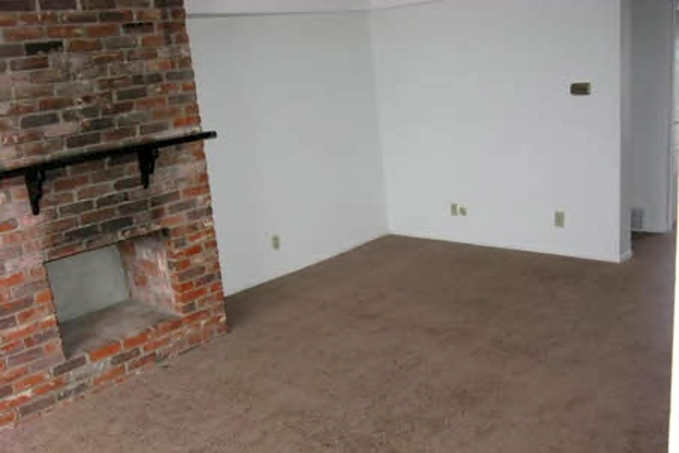 Wornall Place Apartments 8718 Wornall Rd Kansas City, MO Apartments