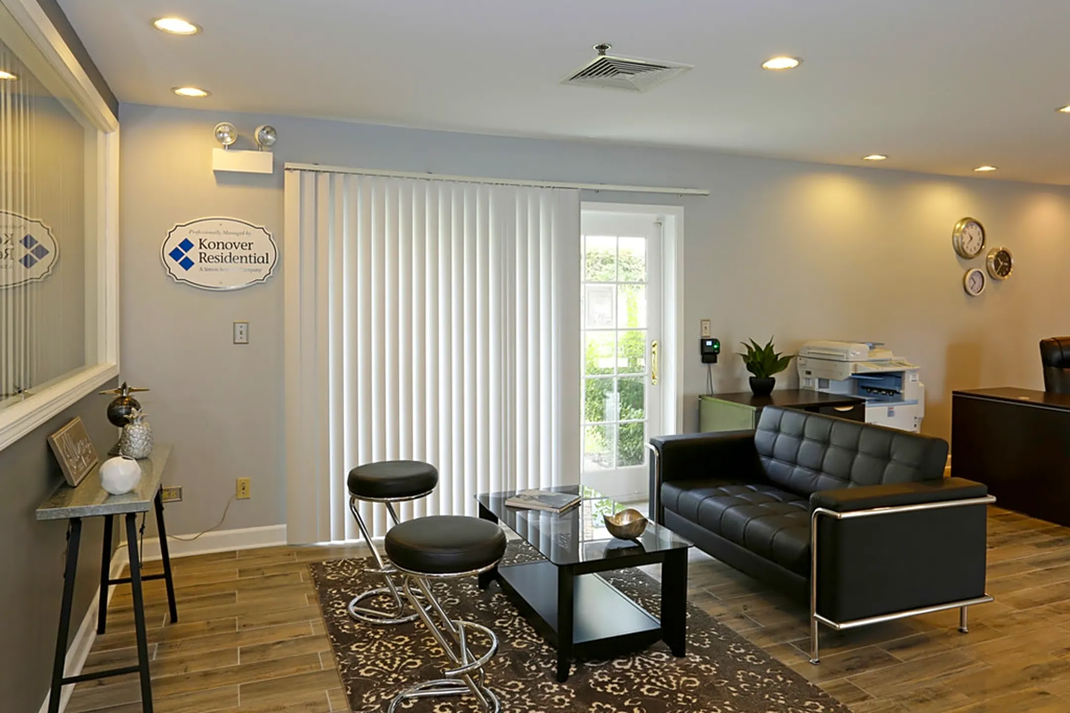 St. Charles Square 607 Gundersen Dr Carol Stream, IL Apartments for